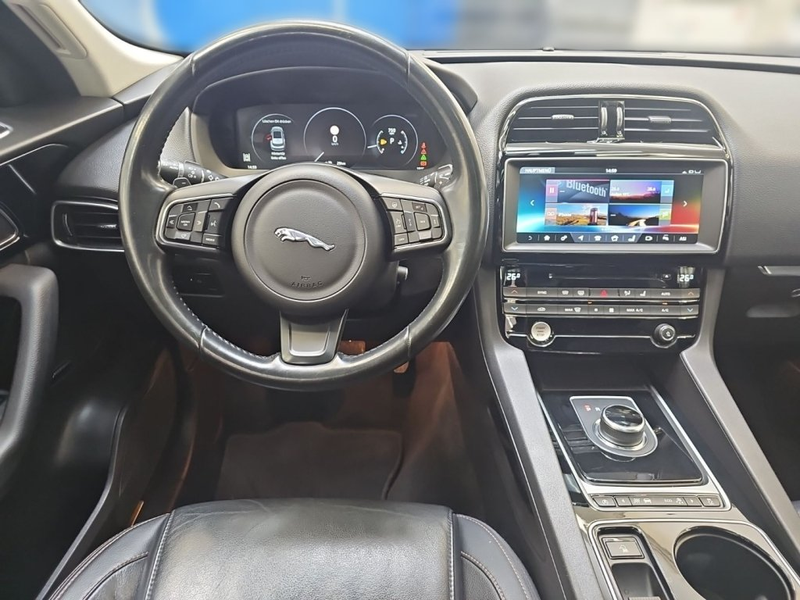 Jaguar F-Pace 20d AWD Prestige Aut. — photo 9