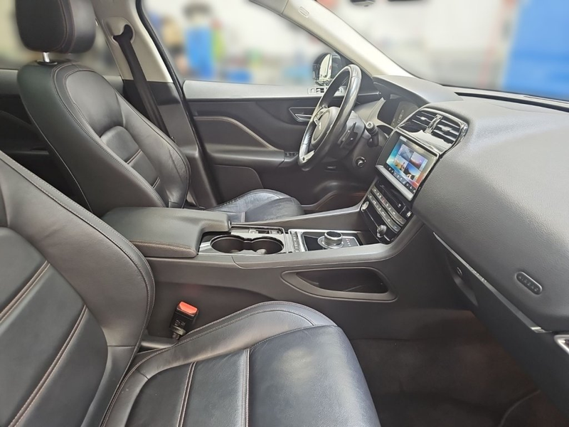 Jaguar F-Pace 20d AWD Prestige Aut. — photo 12