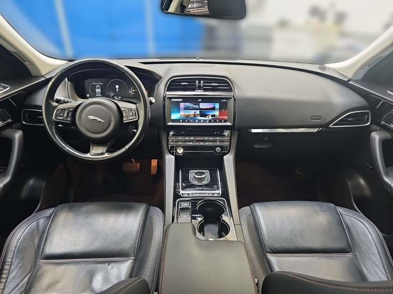 Jaguar F-Pace 20d AWD Prestige Aut. — photo 8