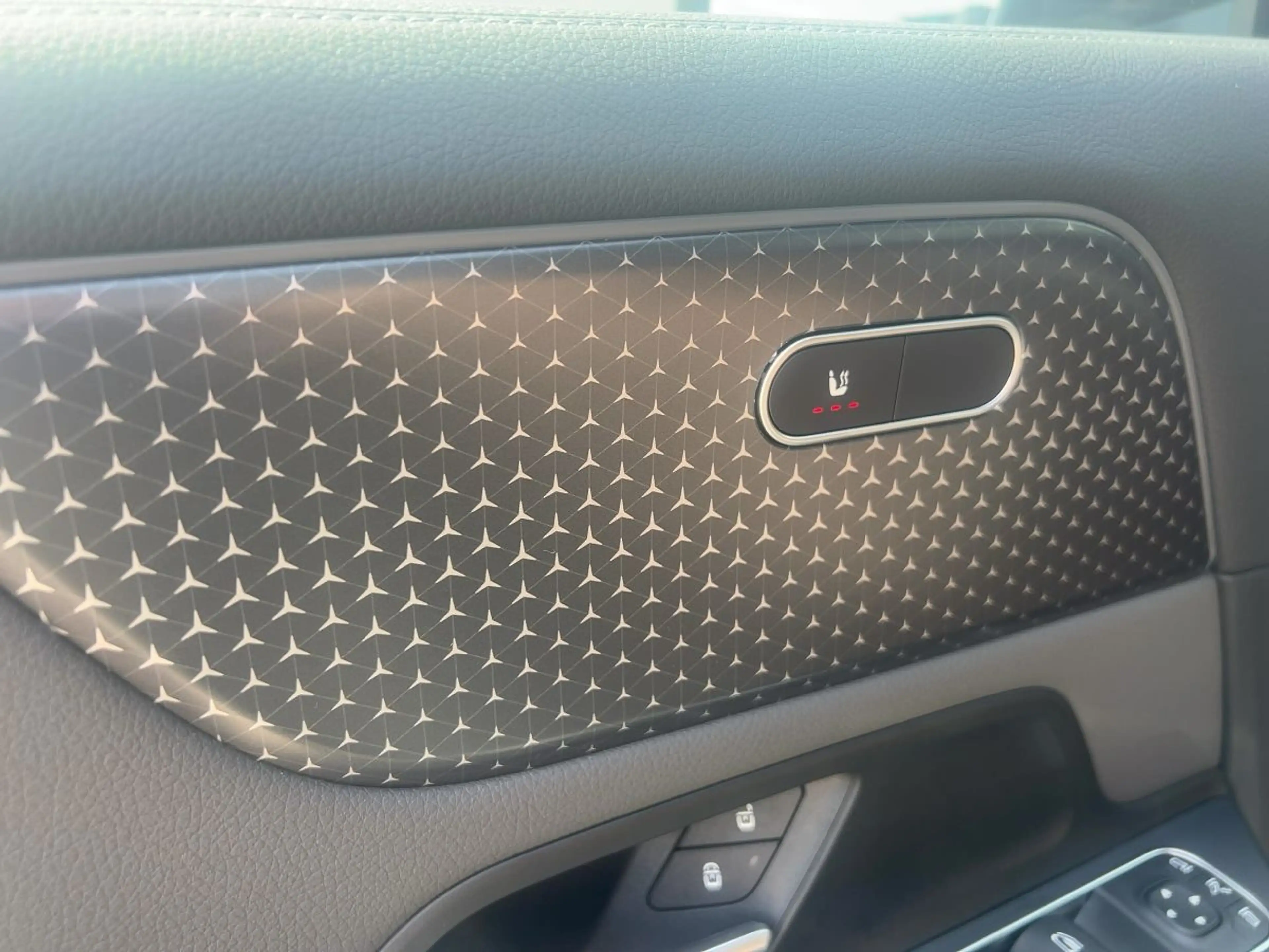 Mercedes-Benz EQA 300 4MATIC *KeyGo*Shz*LED*Ambi*MBUX*eHeck* — photo 11