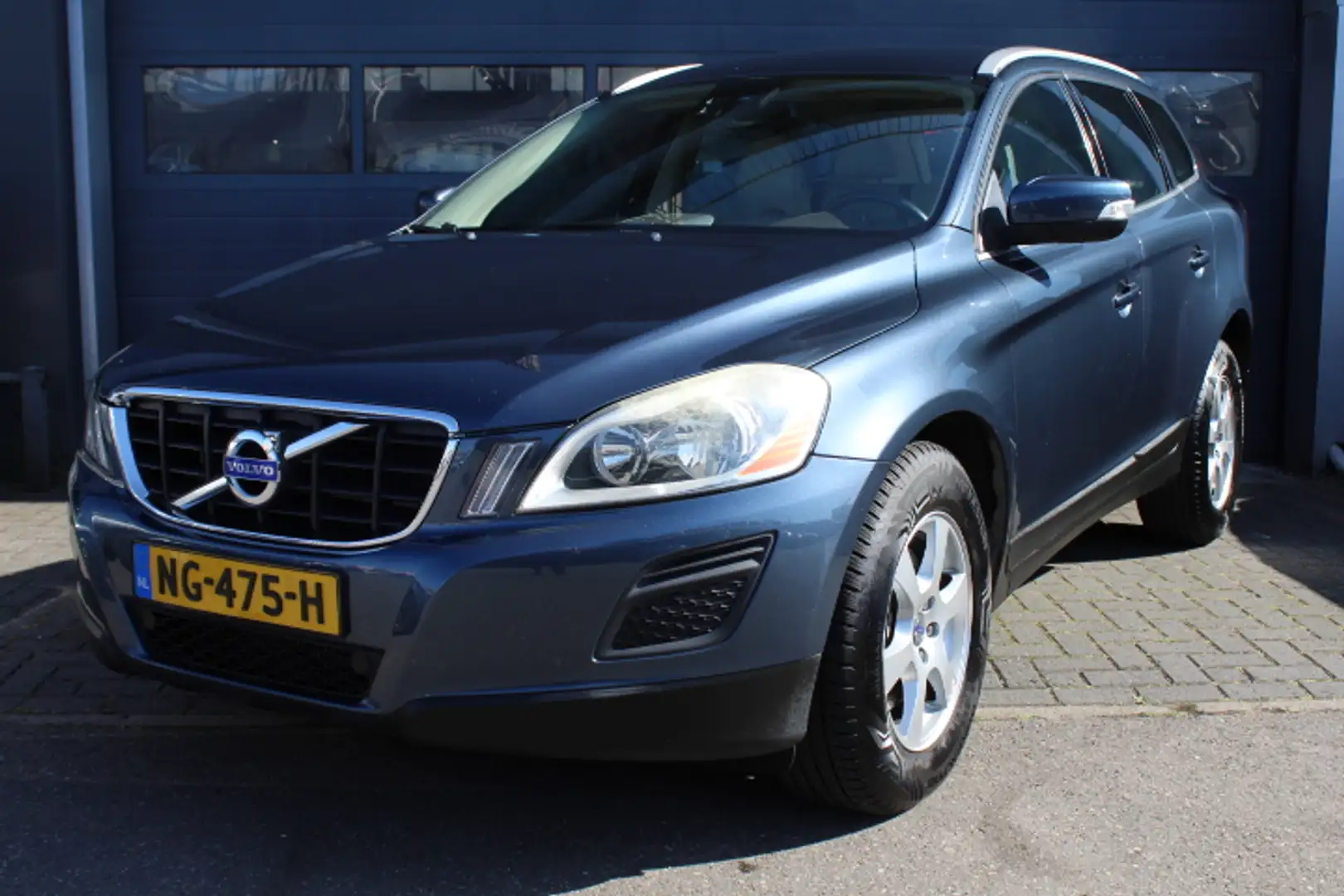 Volvo XC60 2.0T Momentum Automaat Leder, Climatecontrol, Crui Blauw - 1