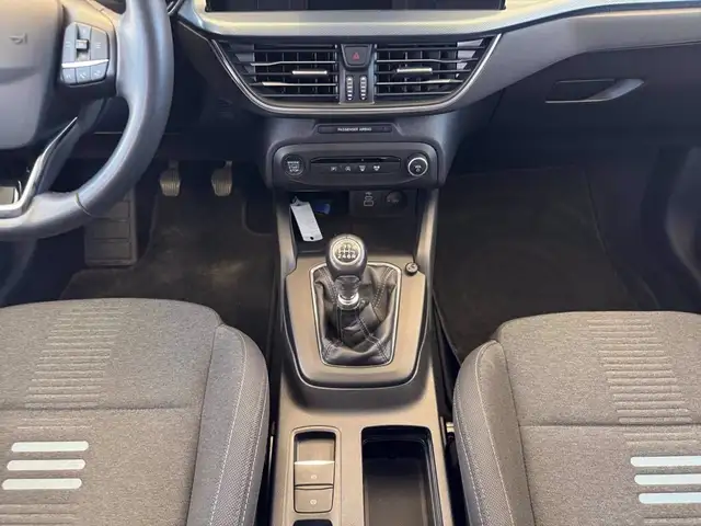 Ford Focus view 11