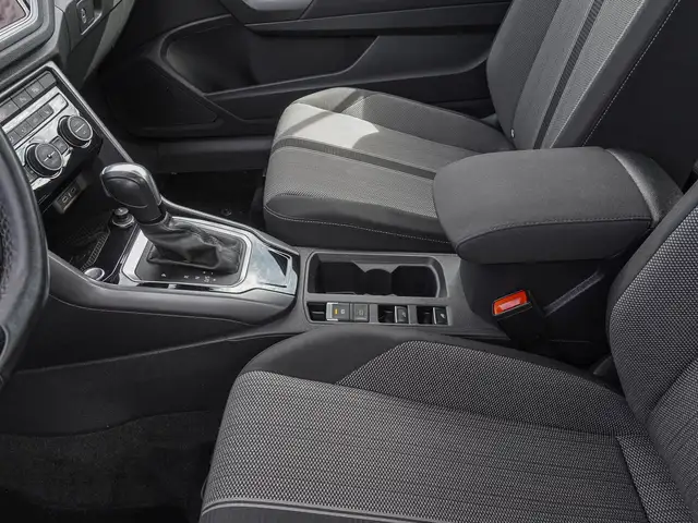 Volkswagen T-Roc view 14