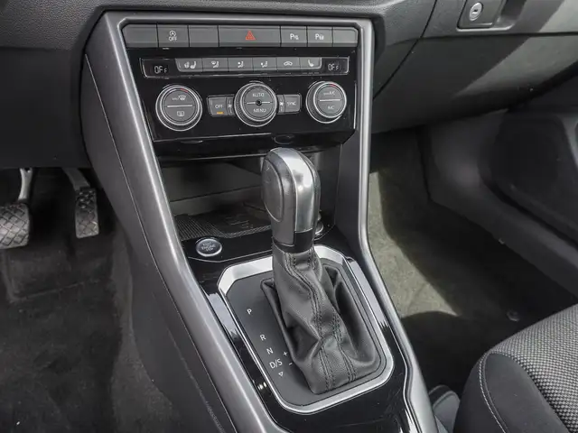 Volkswagen T-Roc view 13