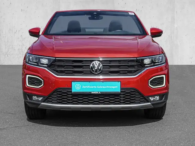 Volkswagen T-Roc view 3