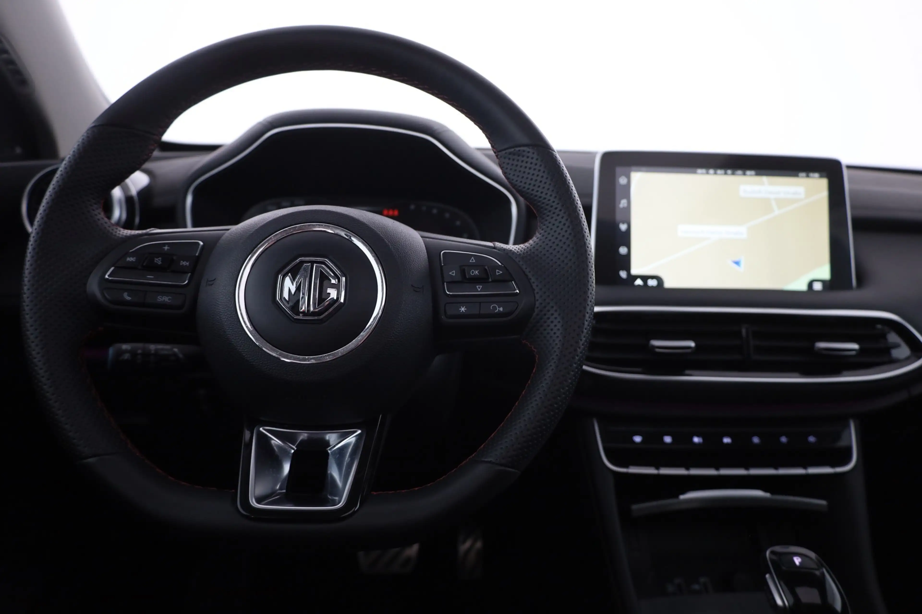 MG HS 1.5 Luxury LED Panorama ACC 360° Leder DAB — photo 11