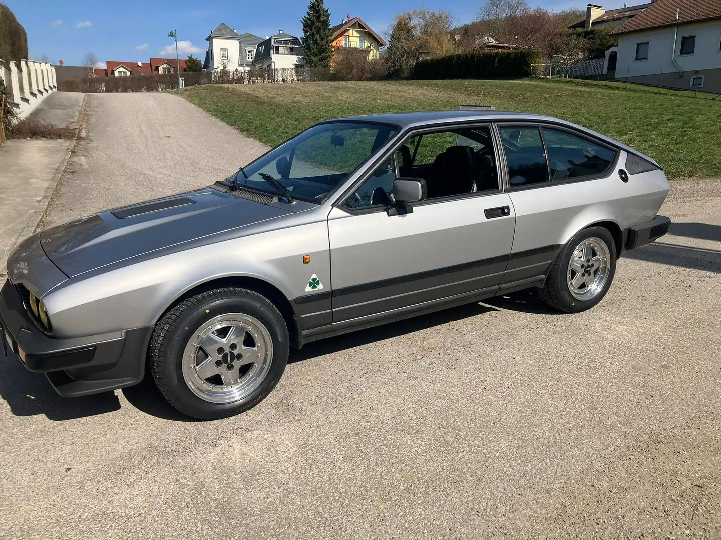Alfa Romeo GTV GTV6 mit dem legendären 6 Zylinder Busso Motor! Grau - 2