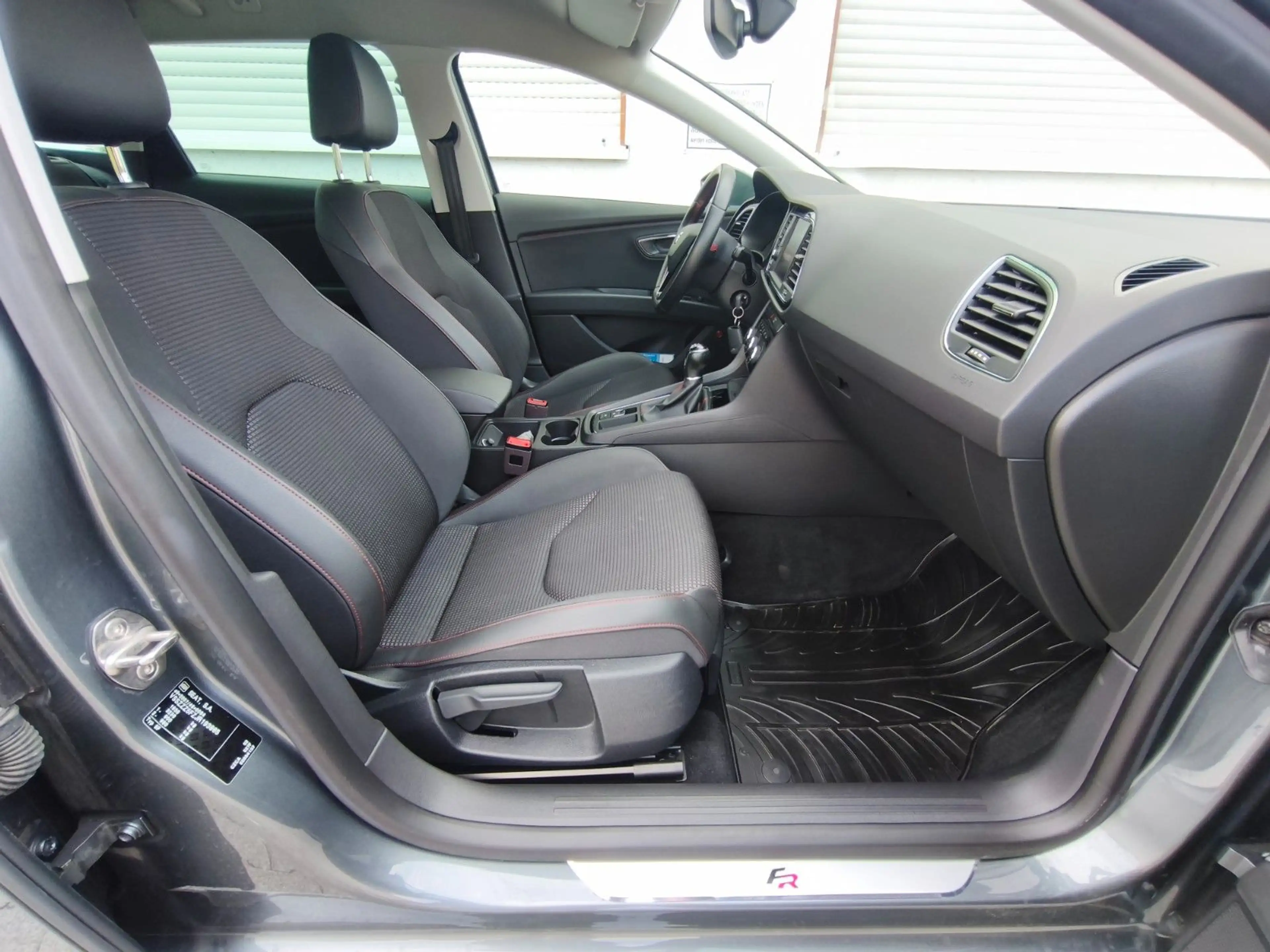 SEAT Leon ST FR, LED, PDC, NAVI, TEMPOMAT, TÜV NEU — photo 26