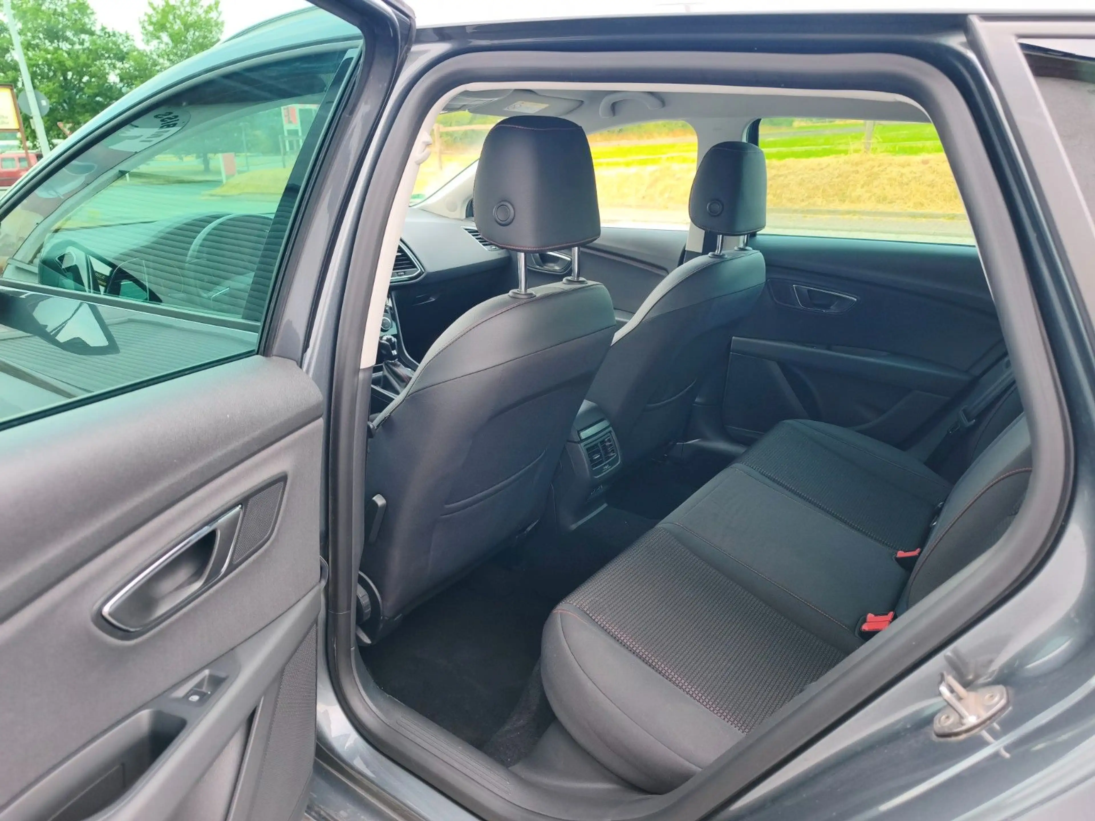 SEAT Leon ST FR, LED, PDC, NAVI, TEMPOMAT, TÜV NEU — photo 32