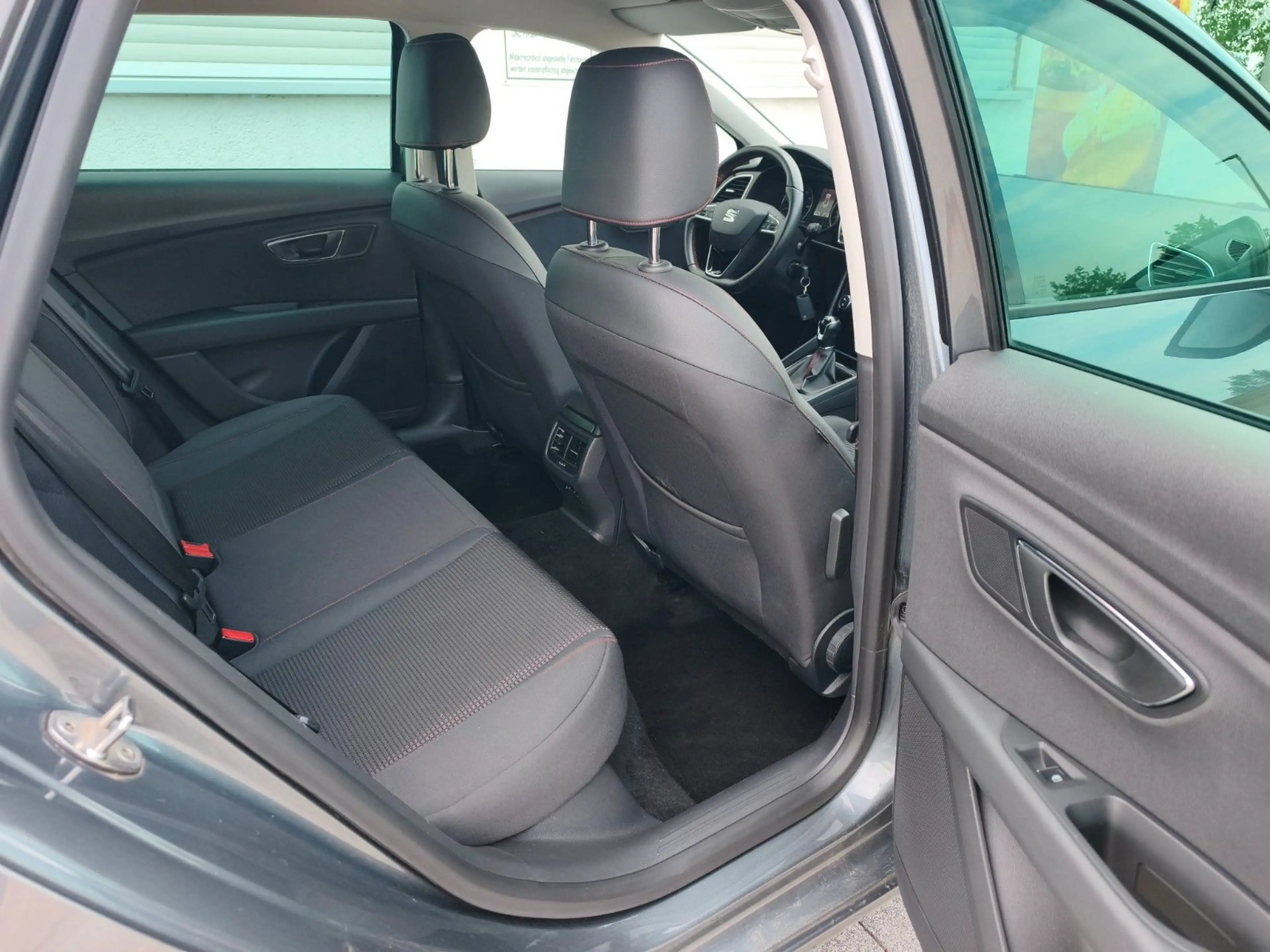 SEAT Leon ST FR, LED, PDC, NAVI, TEMPOMAT, TÜV NEU — photo 31