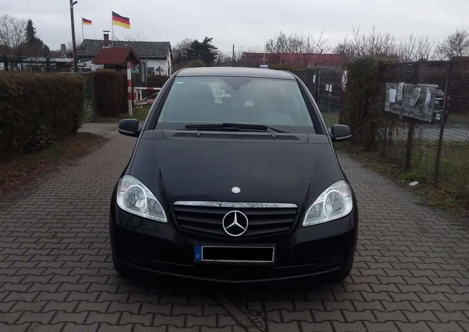 Mercedes-Benz A 160 BlueEFFICIENCY, TÜV 2027, Klima, 1 Vorbesitzer Schwarz - 1