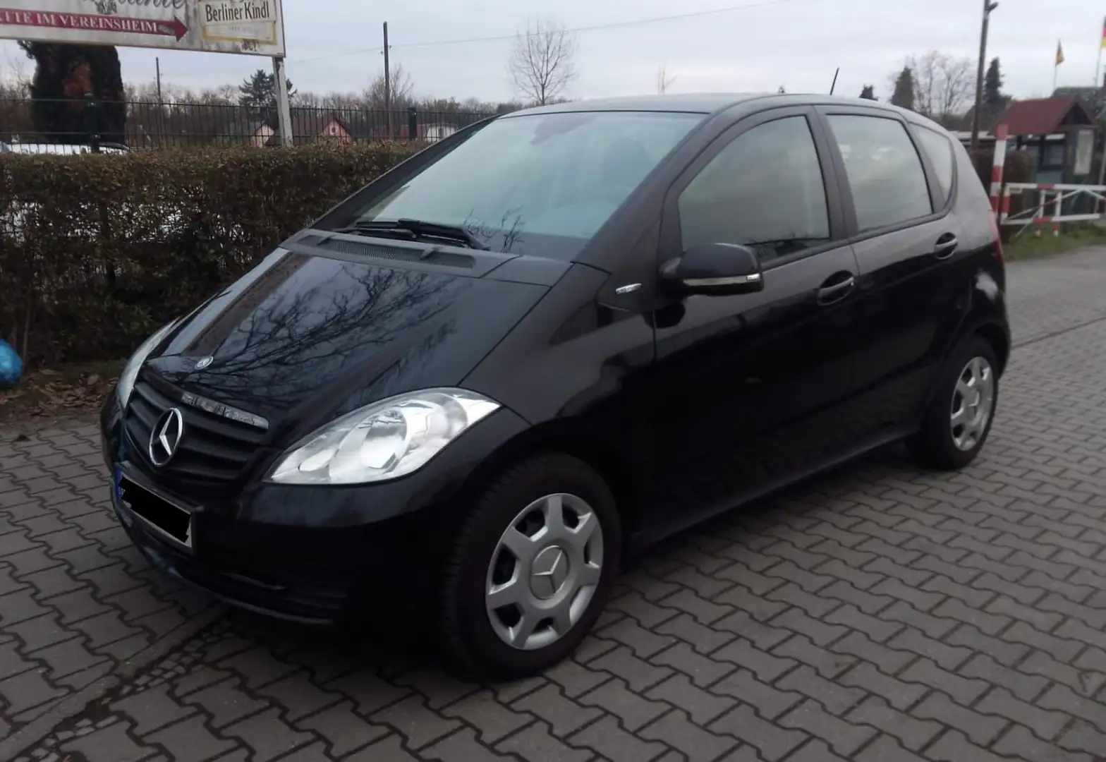 Mercedes-Benz A 160 BlueEFFICIENCY, TÜV 2027, Klima, 1 Vorbesitzer Schwarz - 2