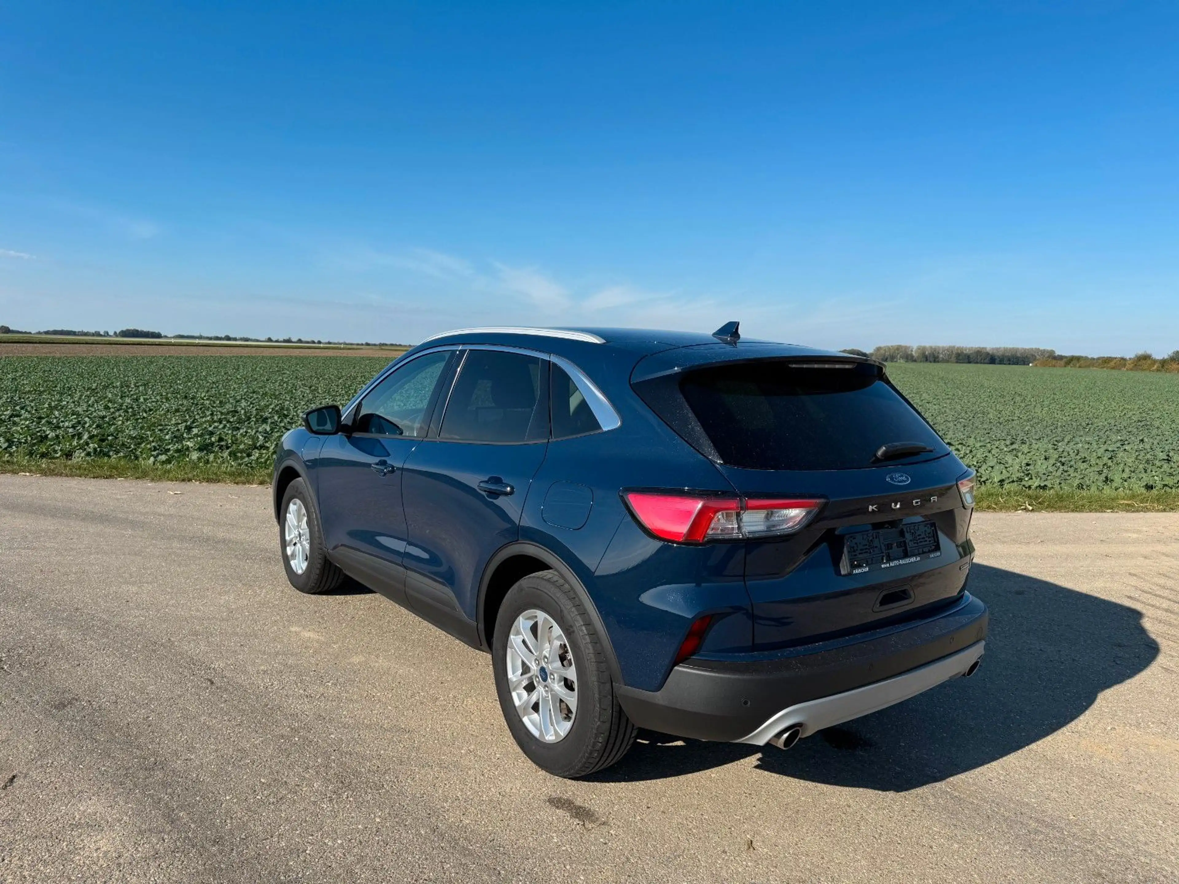 Ford Kuga Plug-In Hybrid Titanium — photo 3