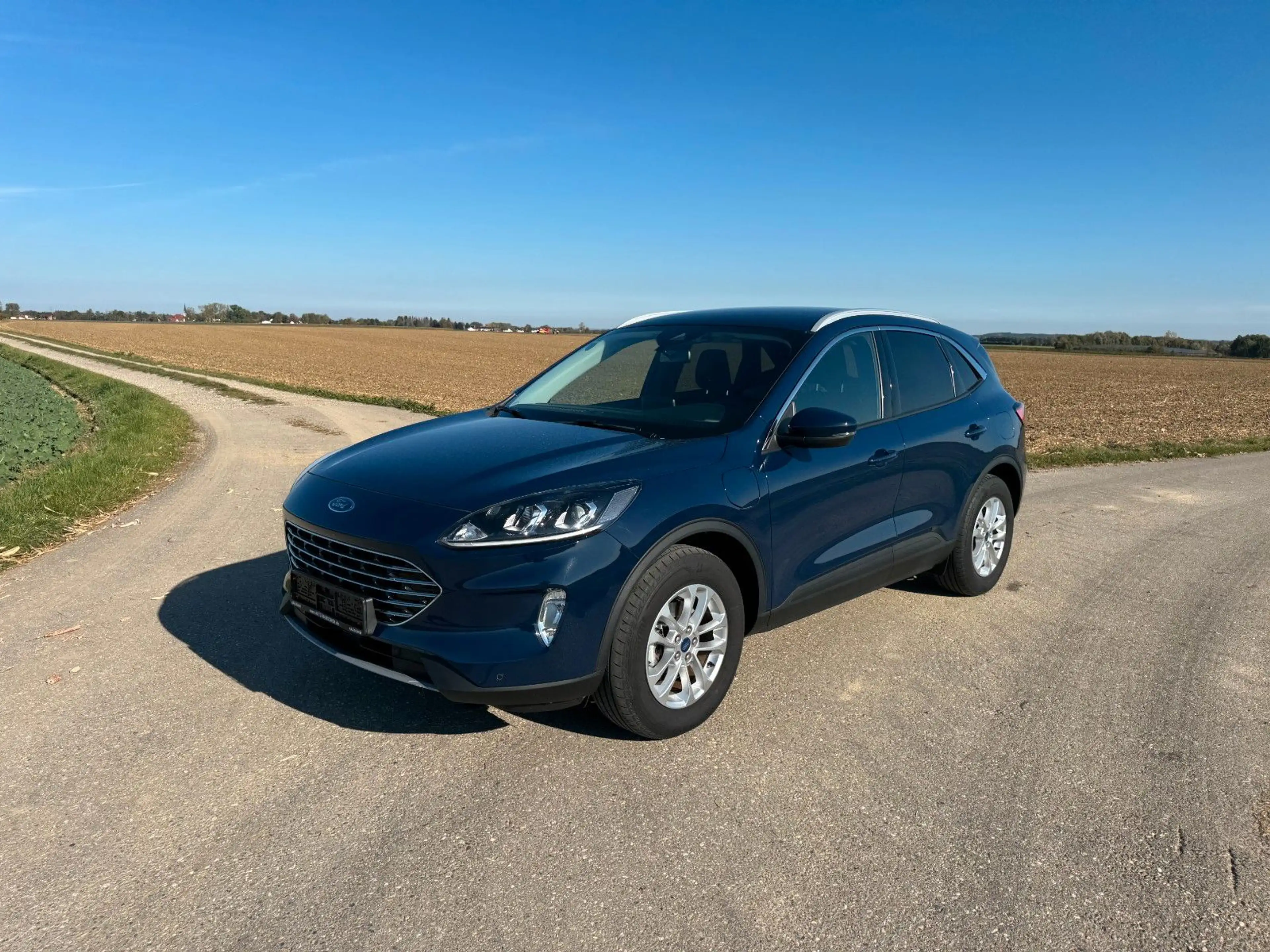 Ford Kuga Plug-In Hybrid Titanium — photo 2