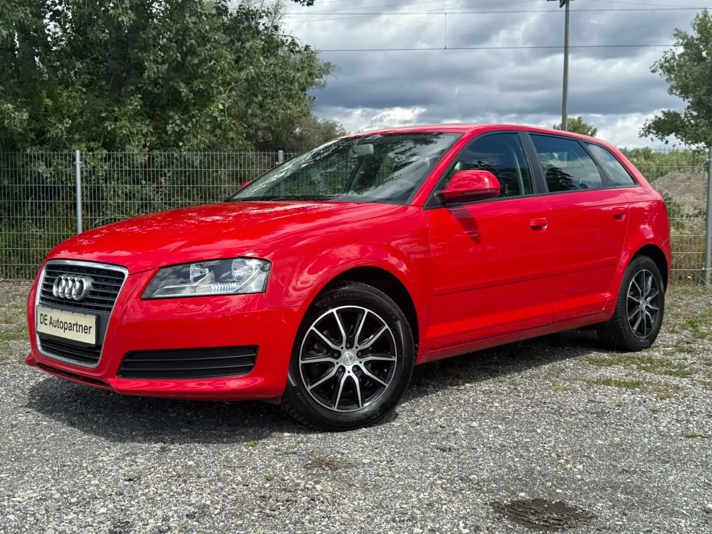 Audi A3 Sportback 1.6 Attraction*Automatik* TÜV 02/27 Rot - 1