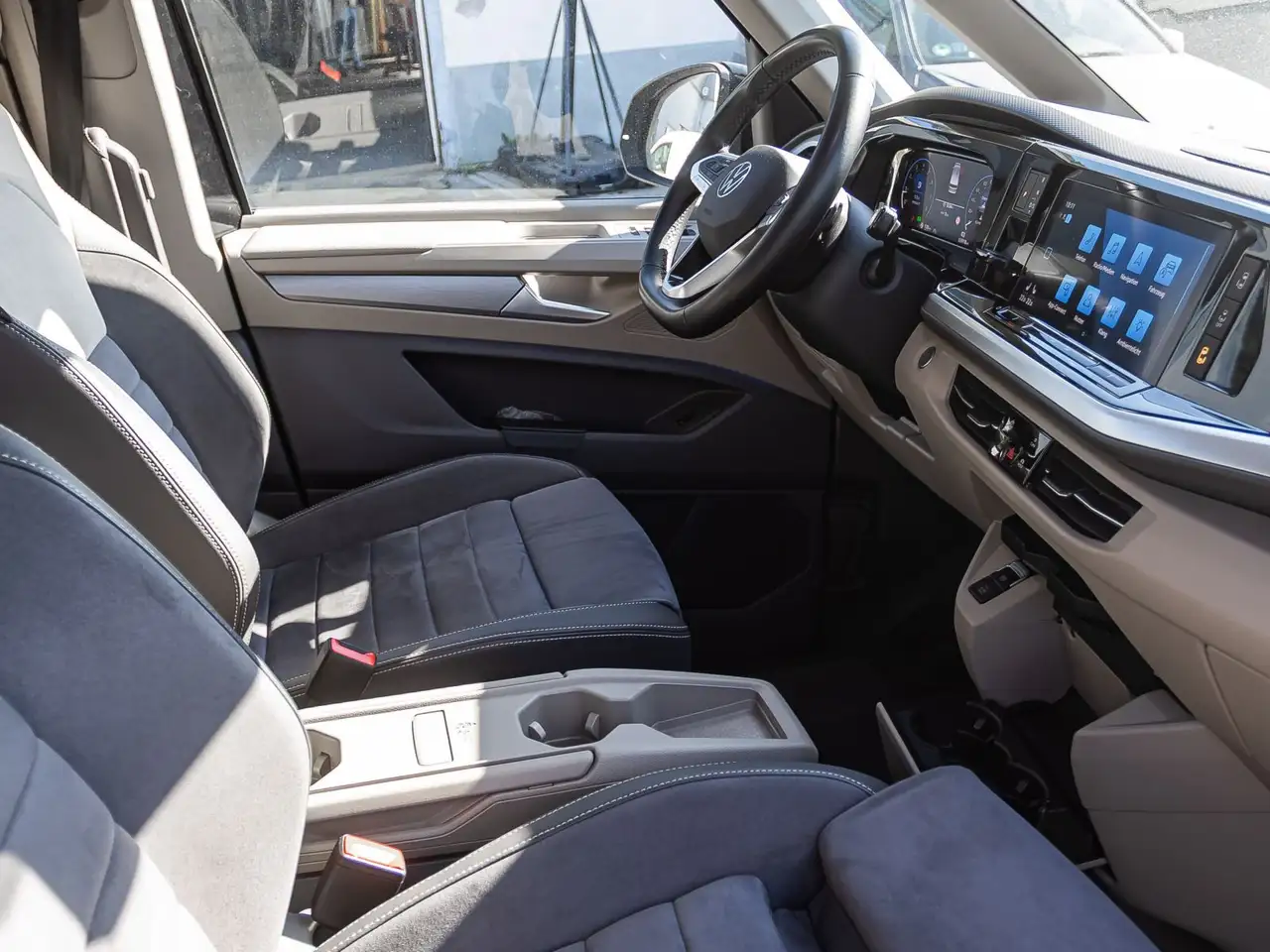 Volkswagen T7 Multivan Multivan 2.0 TSI DSG LÜ "Life" ACC HuD EPH DCC 23