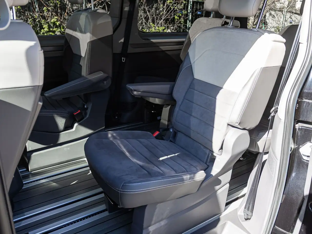 Volkswagen T7 Multivan Multivan 2.0 TSI DSG LÜ "Life" ACC HuD EPH DCC 15