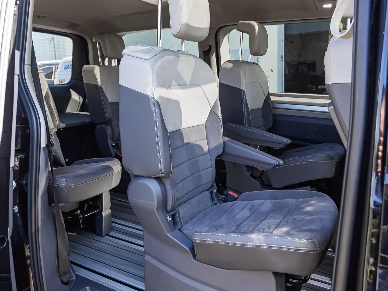 Volkswagen T7 Multivan Multivan 2.0 TSI DSG LÜ "Life" ACC HuD EPH DCC 20