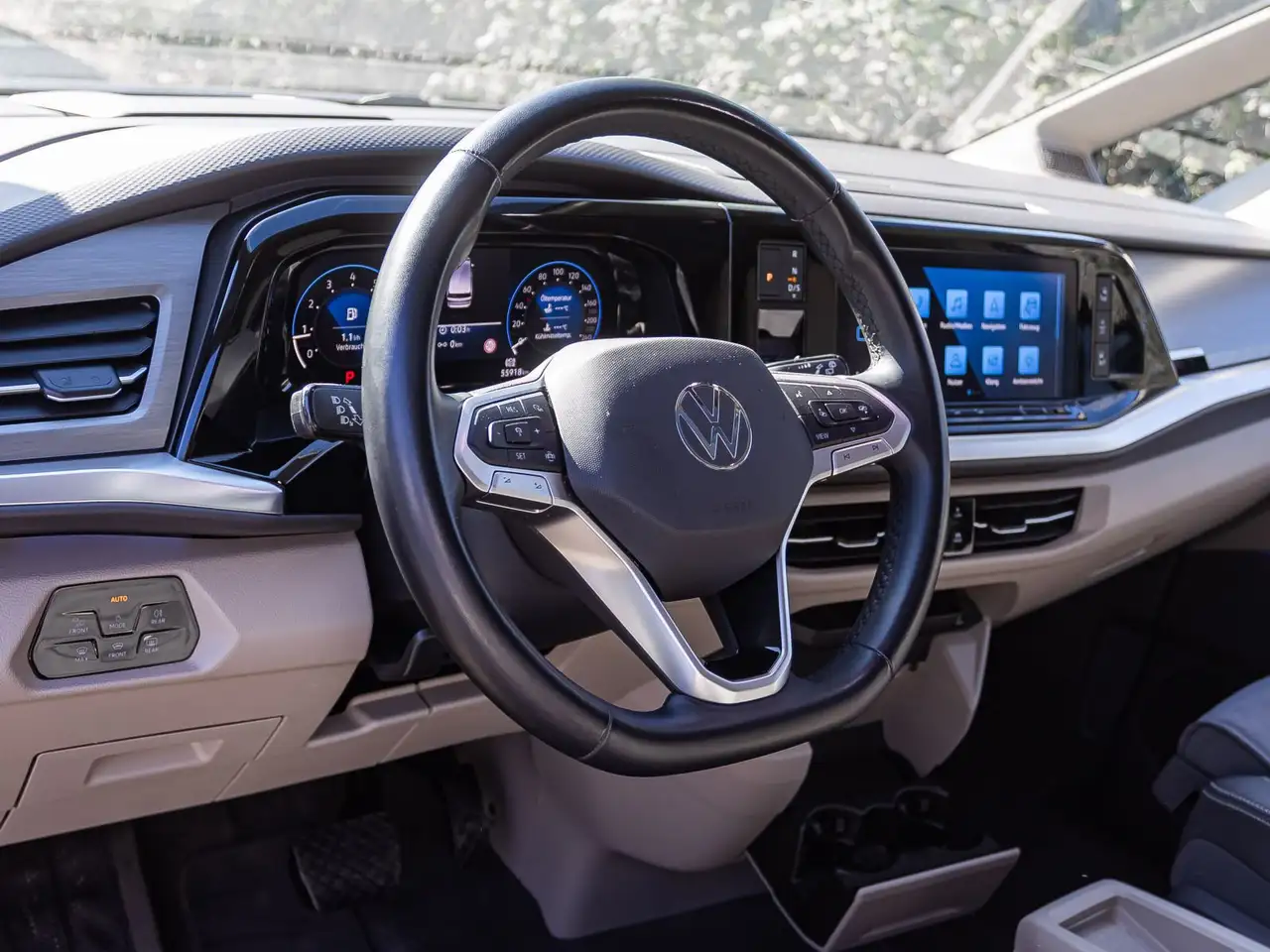 Volkswagen T7 Multivan Multivan 2.0 TSI DSG LÜ "Life" ACC HuD EPH DCC 10