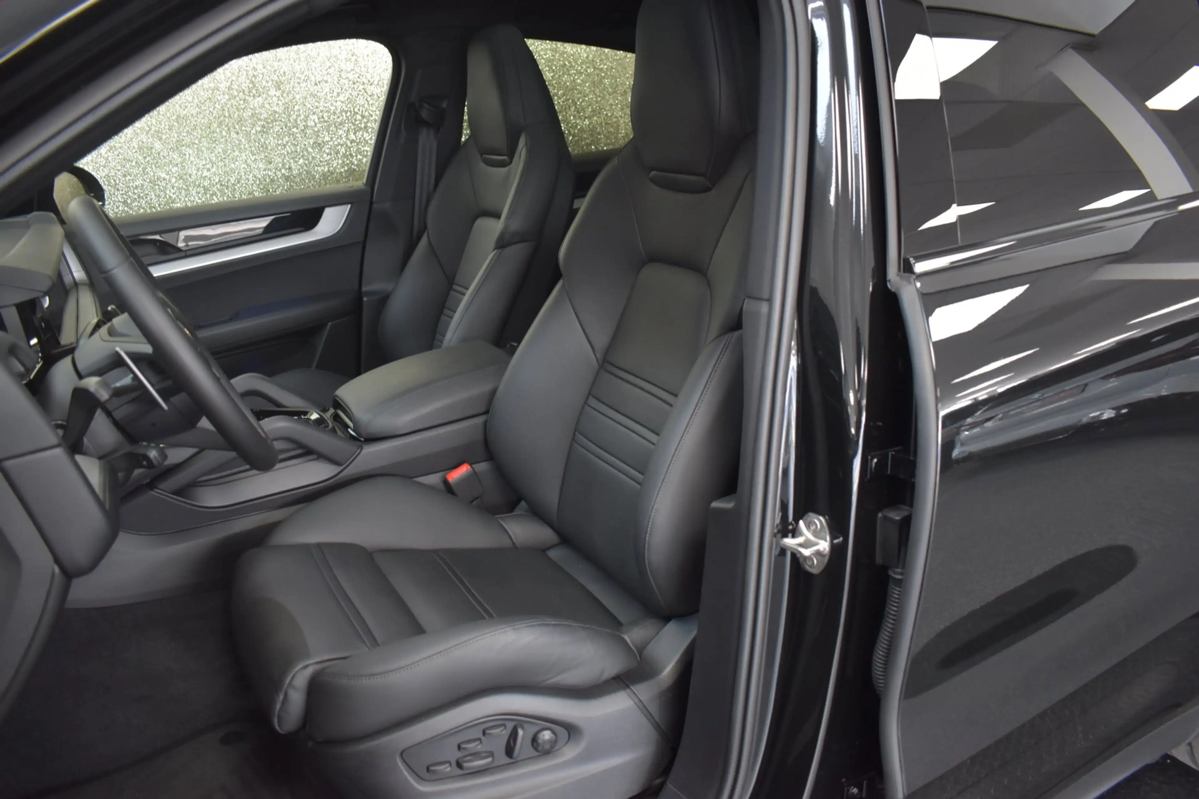 Porsche Cayenne Coupé 3.0 E-Hybrid TURBO GT 470pk | BIJRIJDERSDISP — photo 3