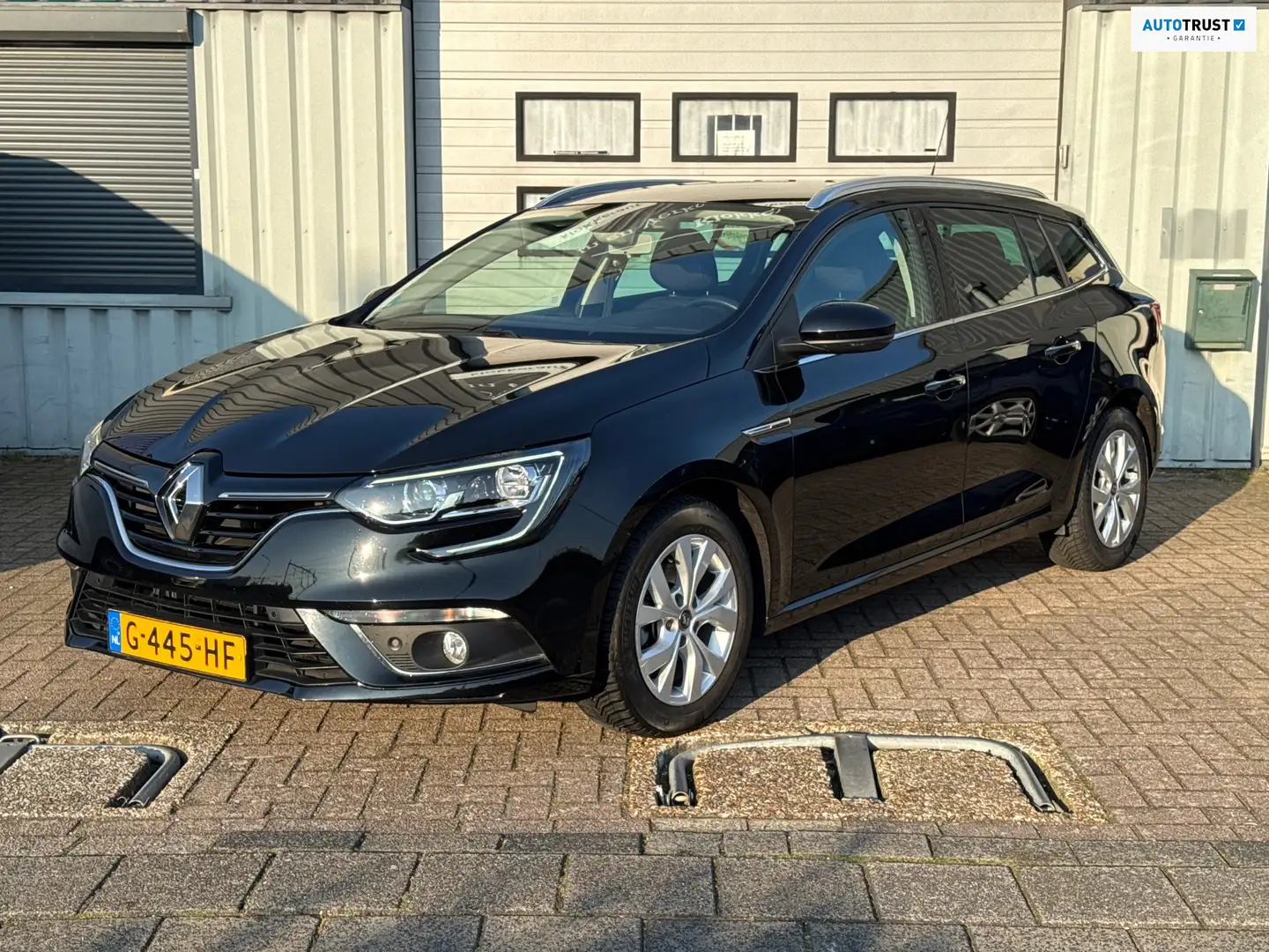 Renault Megane Estate 1.3 TCe Limited Carplay | Navi | Cruise | D Zwart - 1