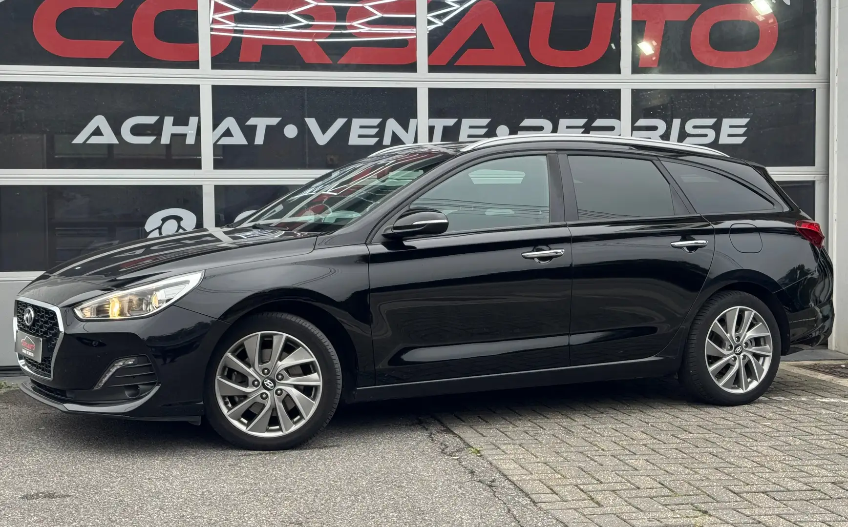 Hyundai i30 i30 SW 1.6 CRDi Twist NAVI CLIM CRUISE CAM MEDIA Noir - 1