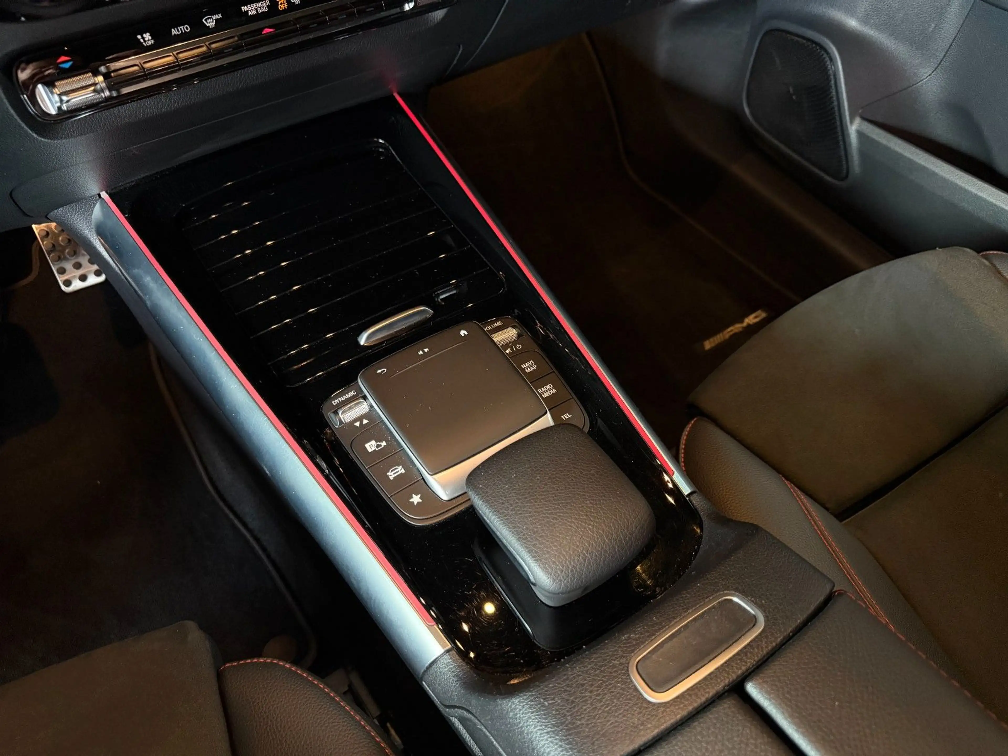 Mercedes-Benz GLA 200 4Matic AMG-Line*Pano*MBUX*Carbon*Kamera — photo 21