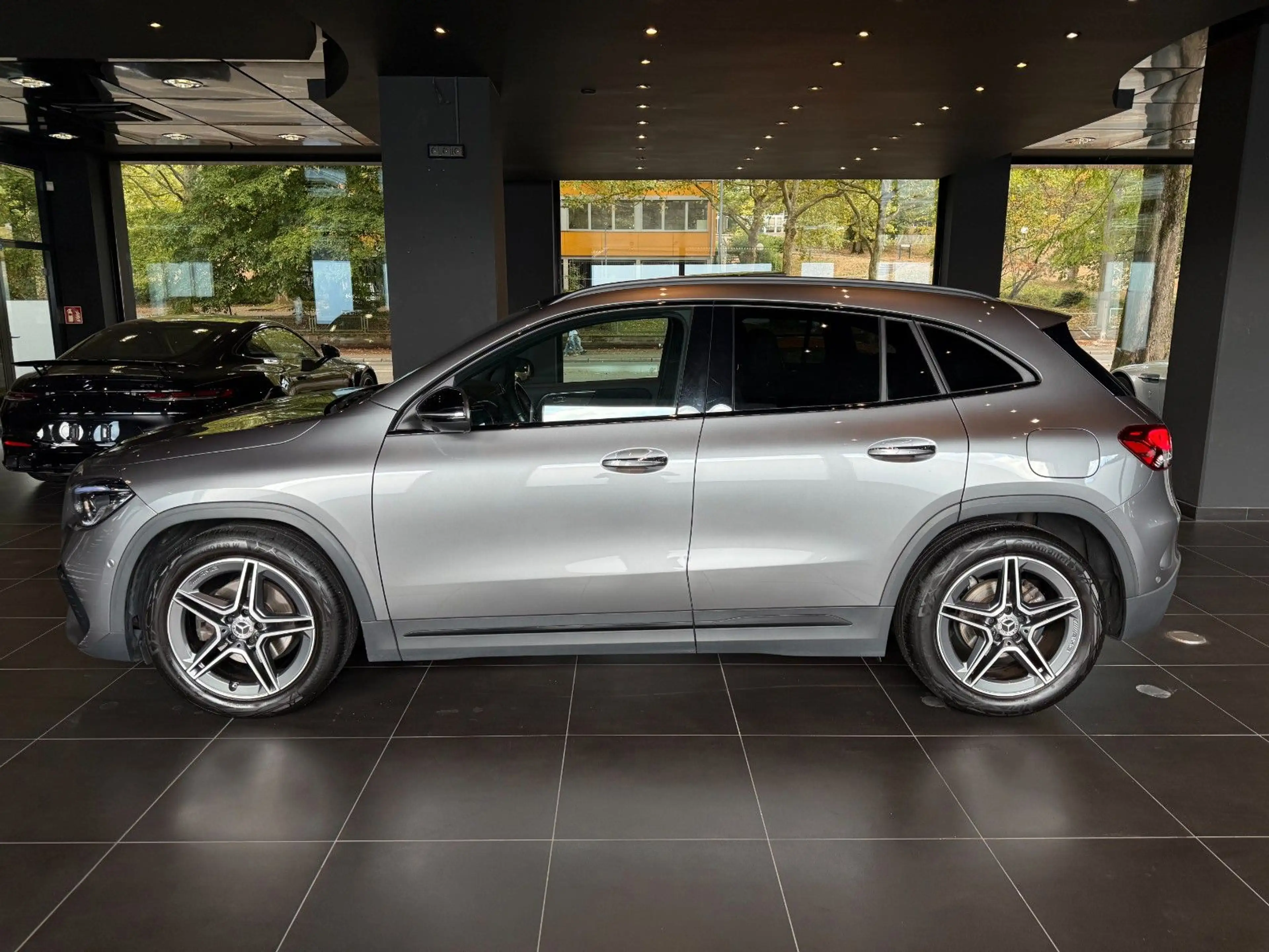 Mercedes-Benz GLA 200 4Matic AMG-Line*Pano*MBUX*Carbon*Kamera — photo 5
