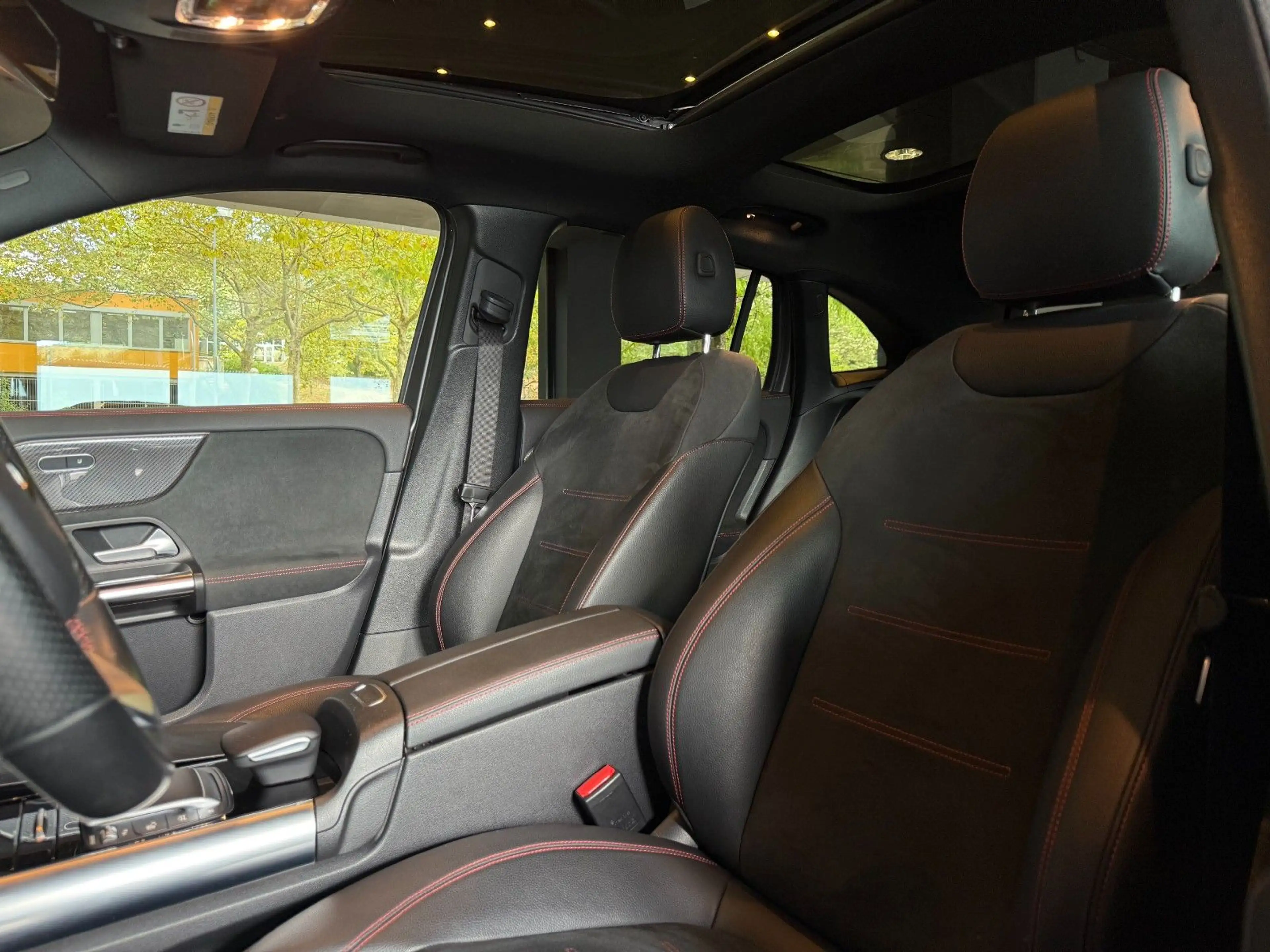 Mercedes-Benz GLA 200 4Matic AMG-Line*Pano*MBUX*Carbon*Kamera — photo 17