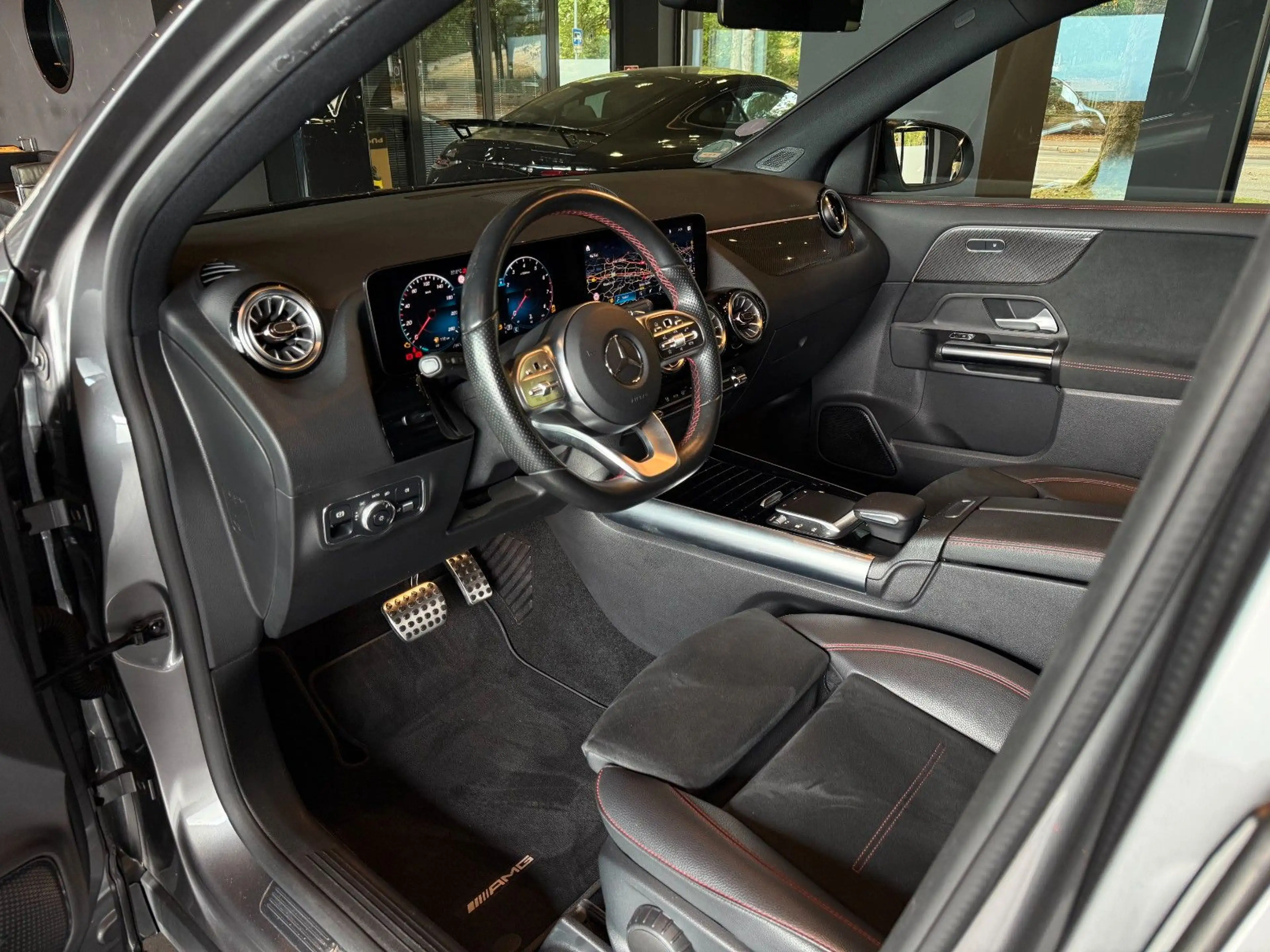 Mercedes-Benz GLA 200 4Matic AMG-Line*Pano*MBUX*Carbon*Kamera — photo 14