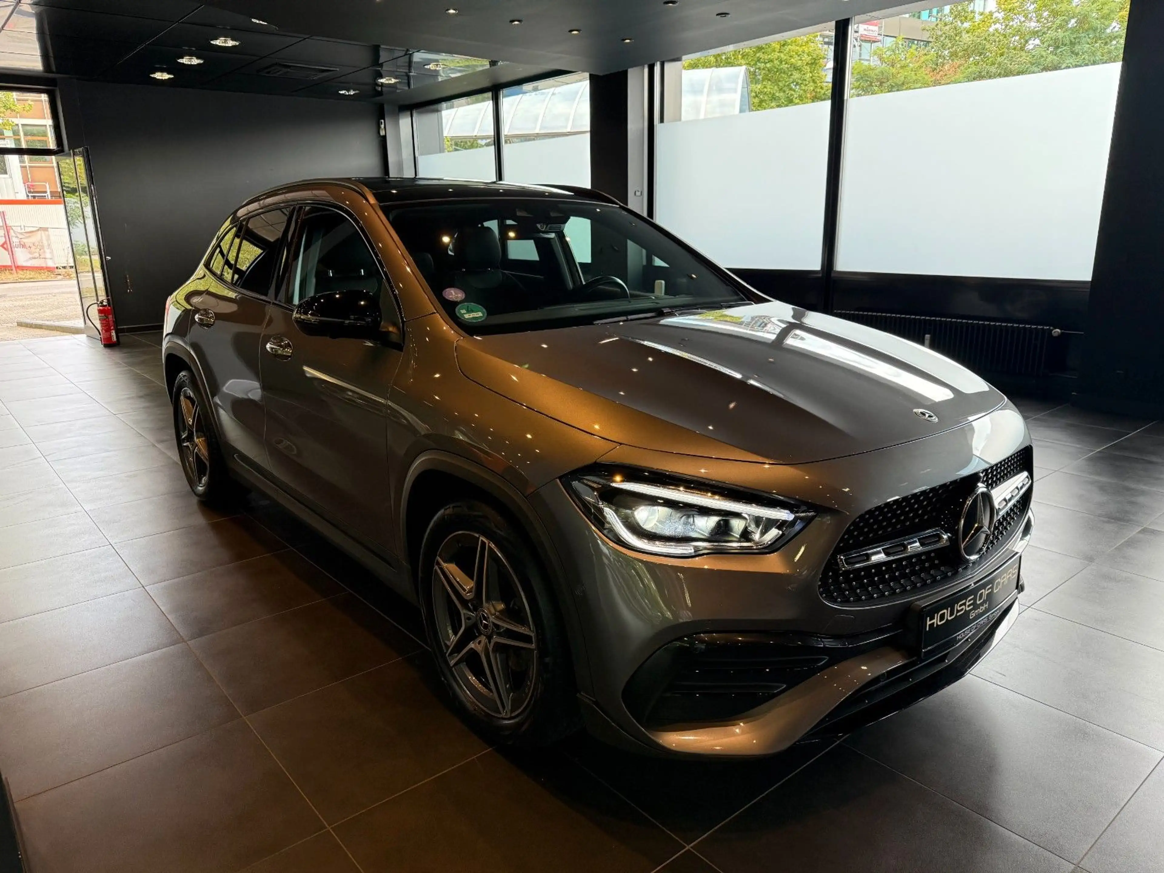Mercedes-Benz GLA 200 4Matic AMG-Line*Pano*MBUX*Carbon*Kamera — photo 2