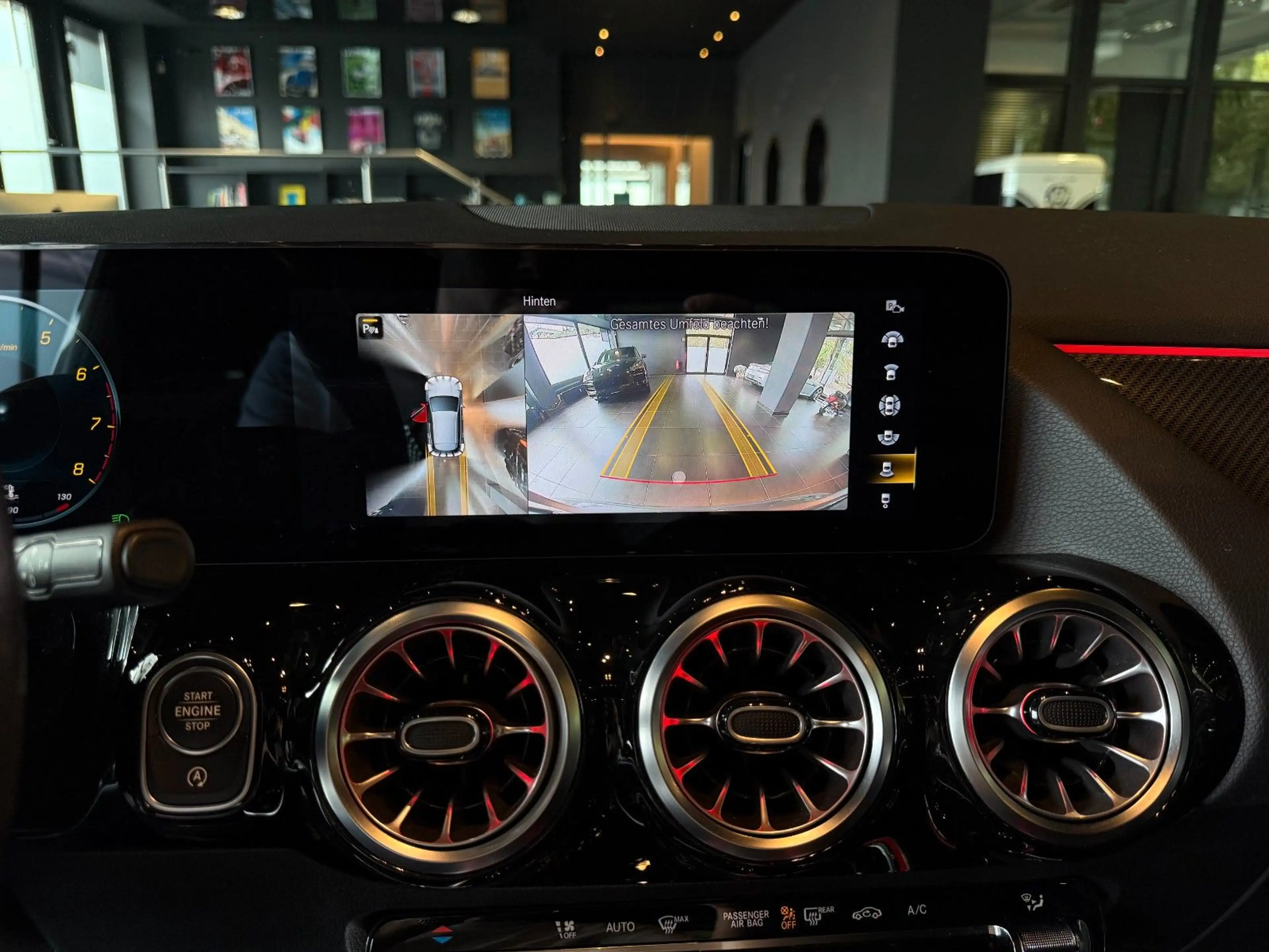 Mercedes-Benz GLA 200 4Matic AMG-Line*Pano*MBUX*Carbon*Kamera — photo 24