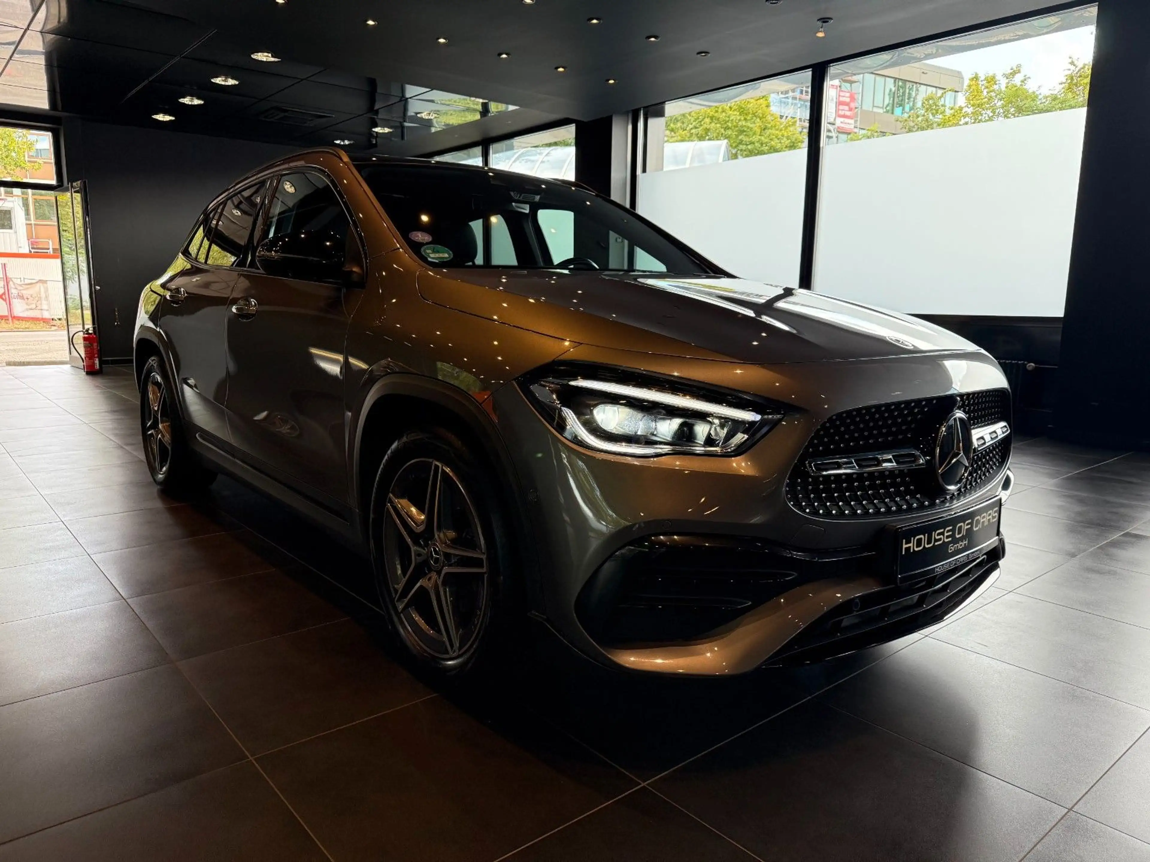 Mercedes-Benz GLA 200 4Matic AMG-Line*Pano*MBUX*Carbon*Kamera — photo 9