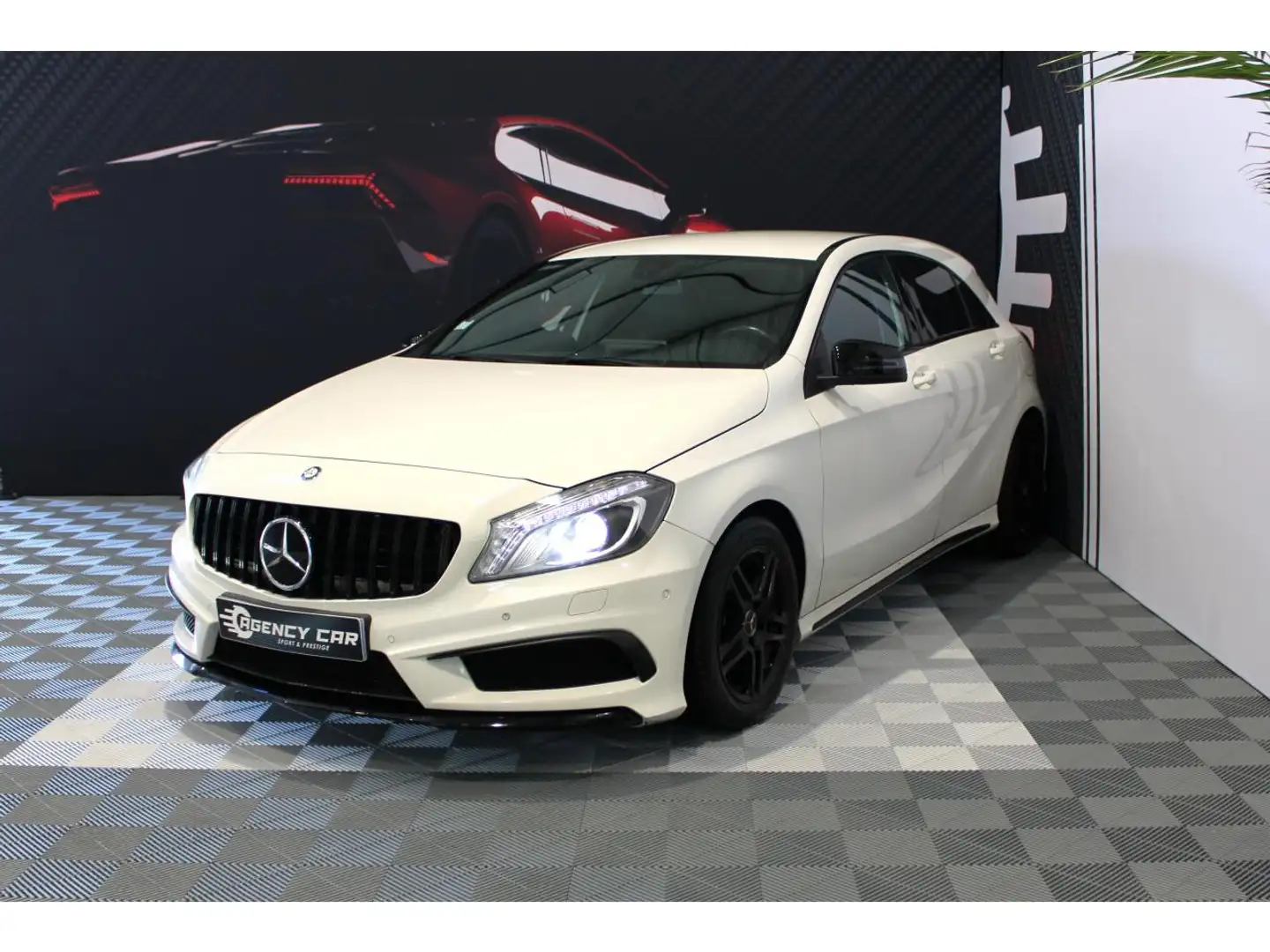 Mercedes-Benz A 180 A 180 BV 7G-DCT  Finition Fascination Pack AMG Weiß - 2