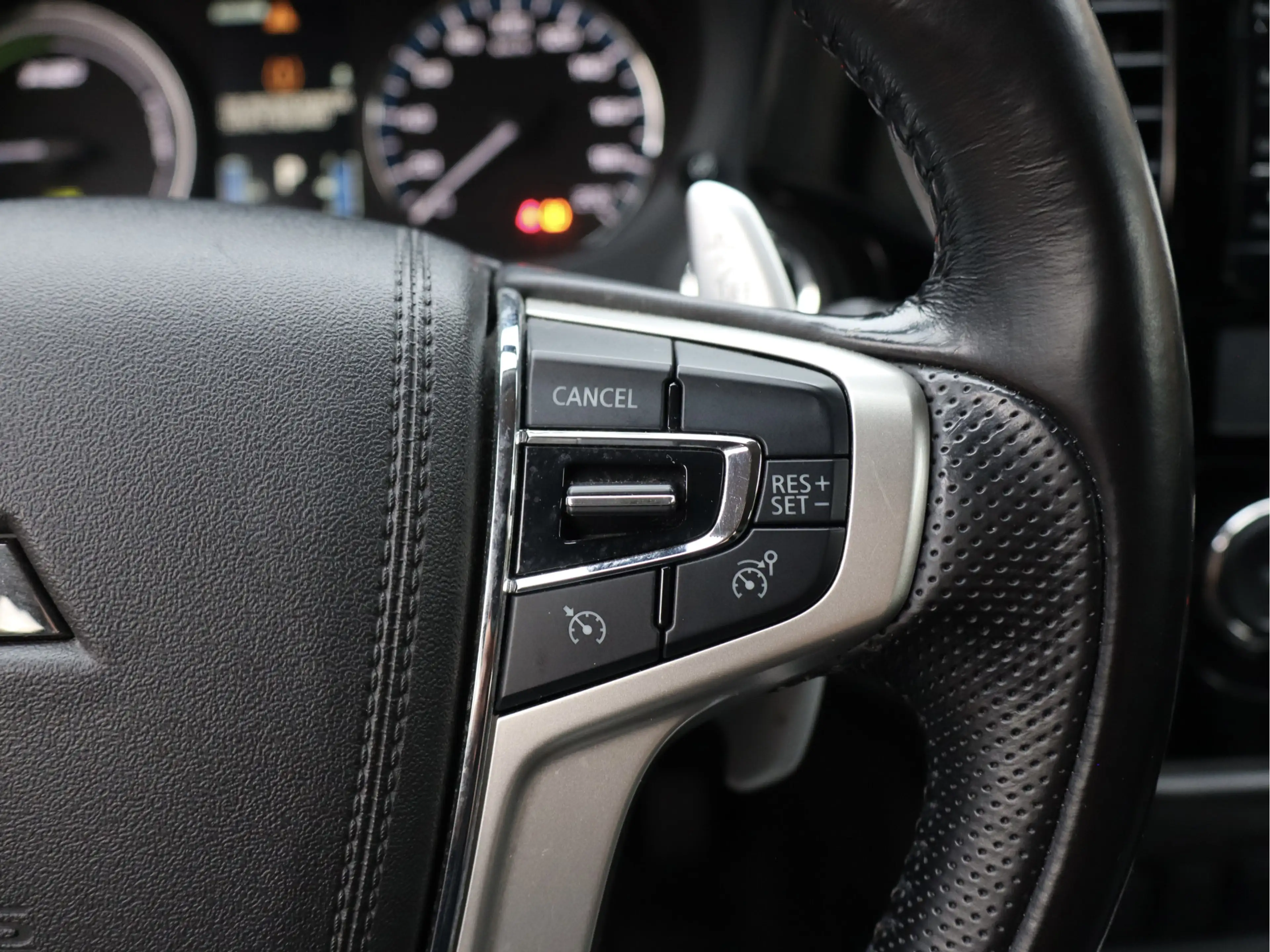 Mitsubishi Outlander 2.0 PHEV Executive Edition NL-auto | bullbar | 20 — photo 44