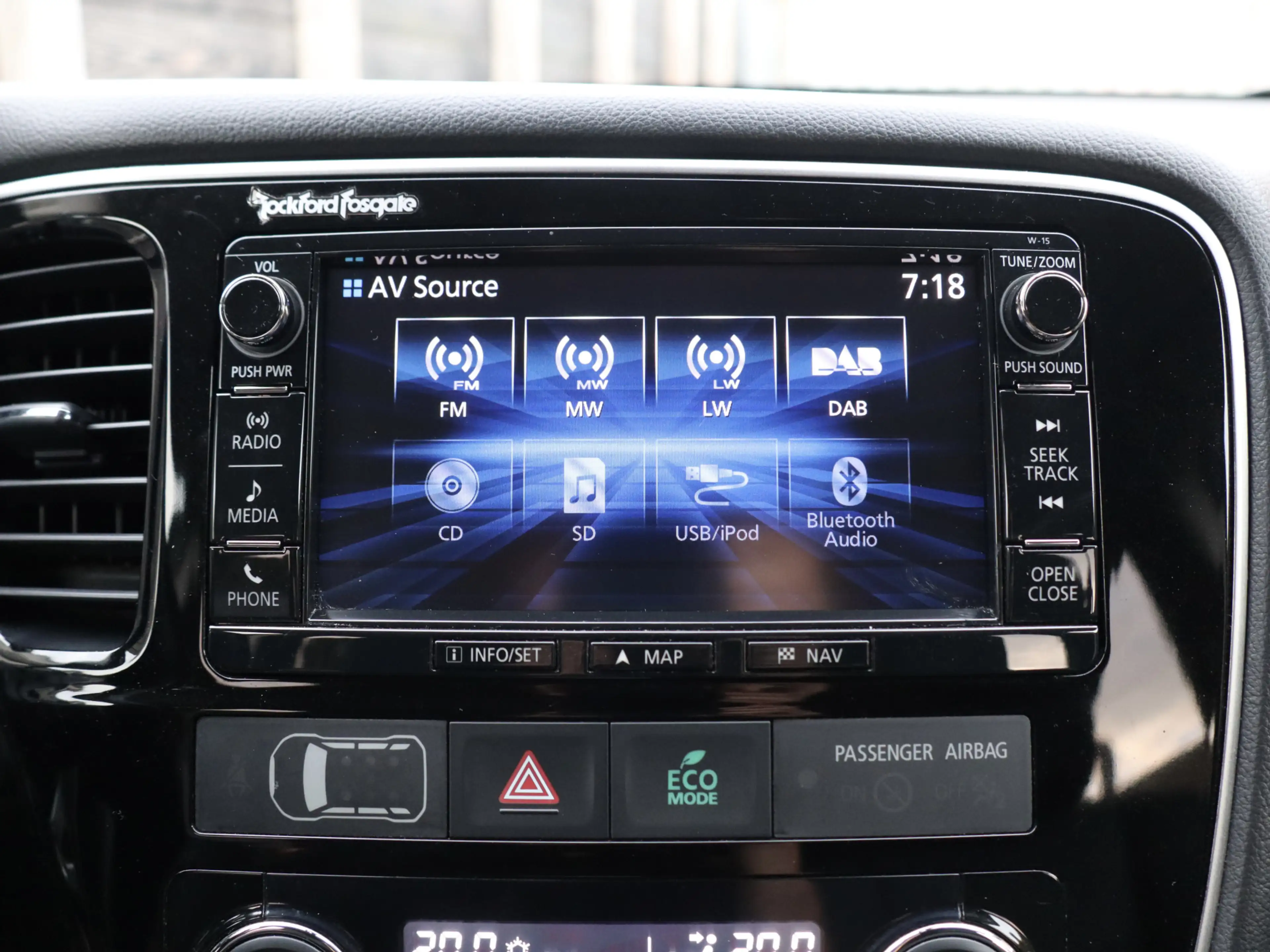 Mitsubishi Outlander 2.0 PHEV Executive Edition NL-auto | bullbar | 20 — photo 35