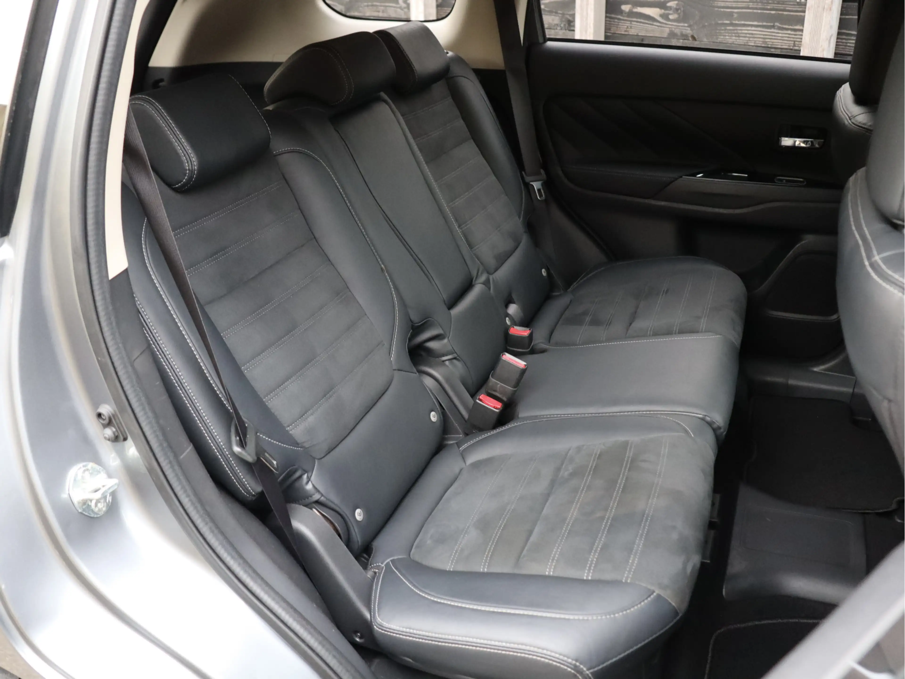 Mitsubishi Outlander 2.0 PHEV Executive Edition NL-auto | bullbar | 20 — photo 28