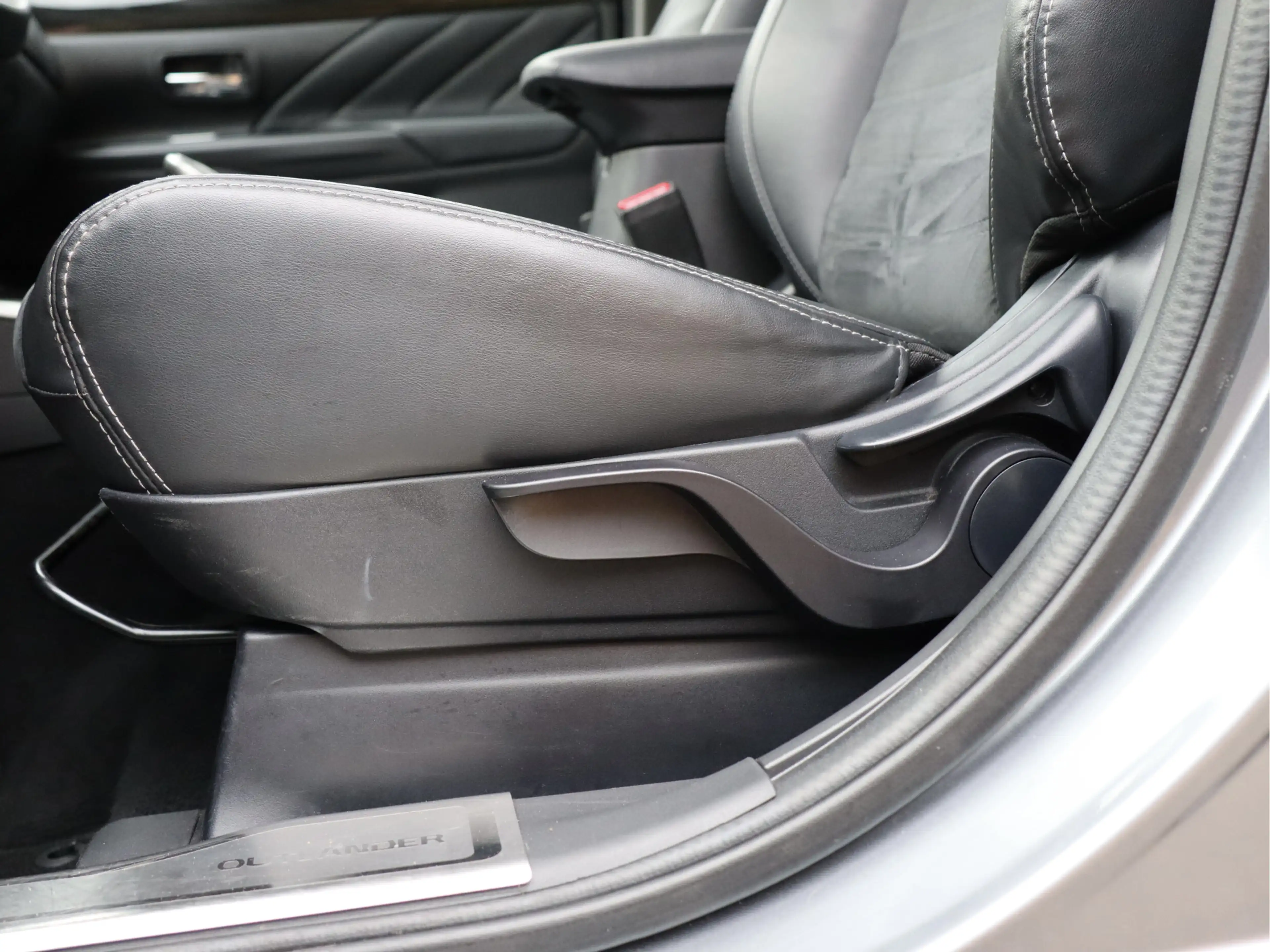 Mitsubishi Outlander 2.0 PHEV Executive Edition NL-auto | bullbar | 20 — photo 8