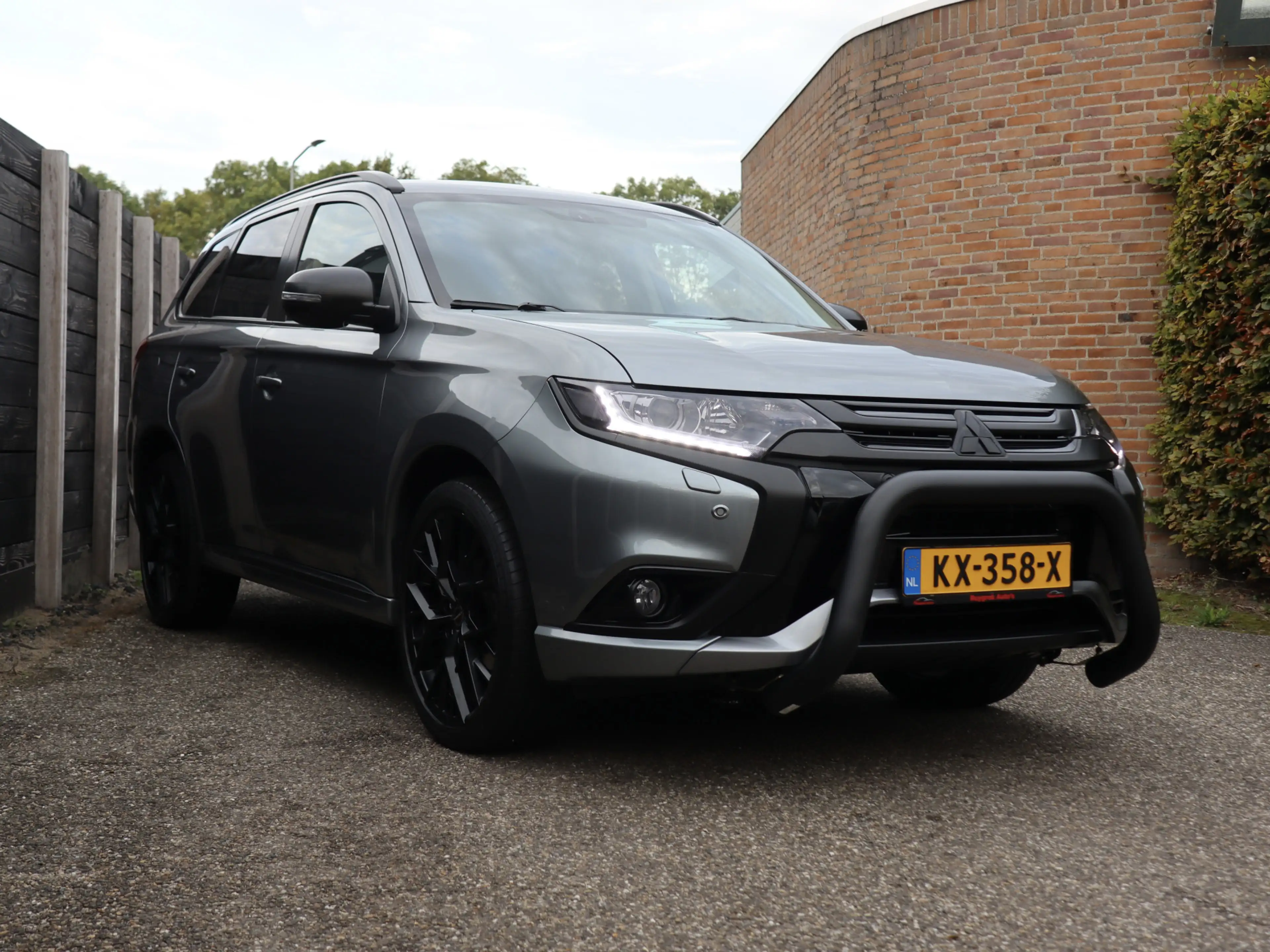 Mitsubishi Outlander 2.0 PHEV Executive Edition NL-auto | bullbar | 20 — photo 4