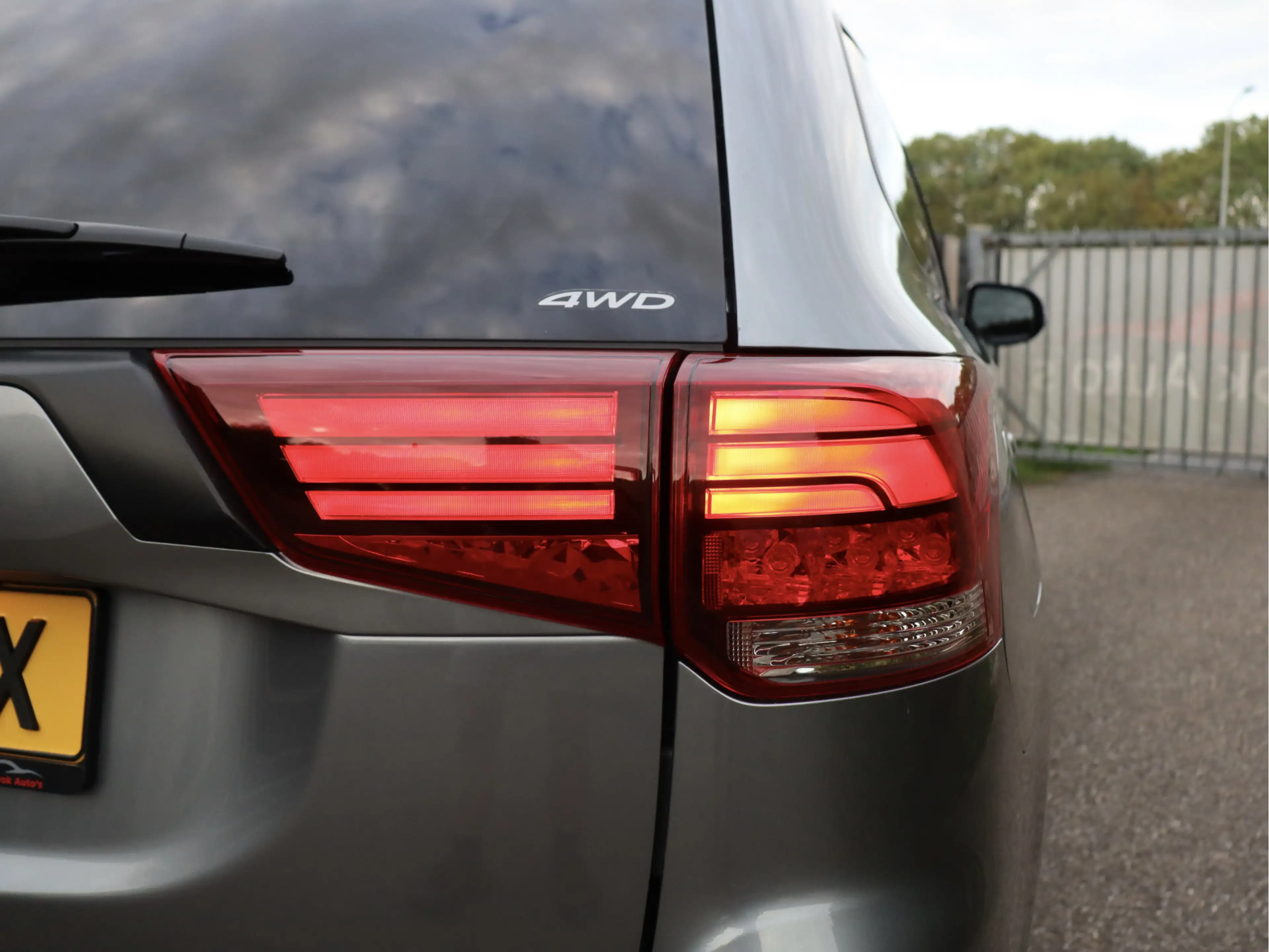 Mitsubishi Outlander 2.0 PHEV Executive Edition NL-auto | bullbar | 20 — photo 25