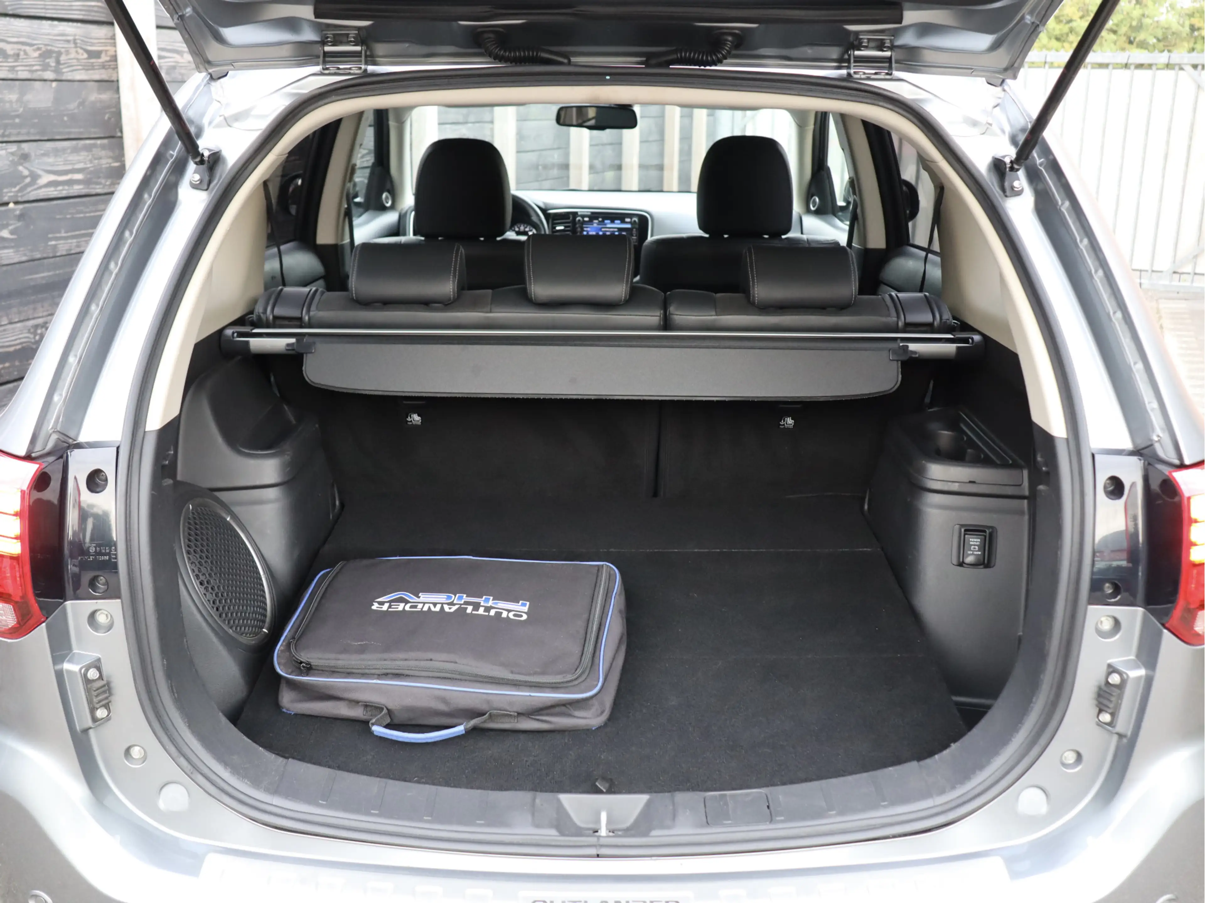 Mitsubishi Outlander 2.0 PHEV Executive Edition NL-auto | bullbar | 20 — photo 17