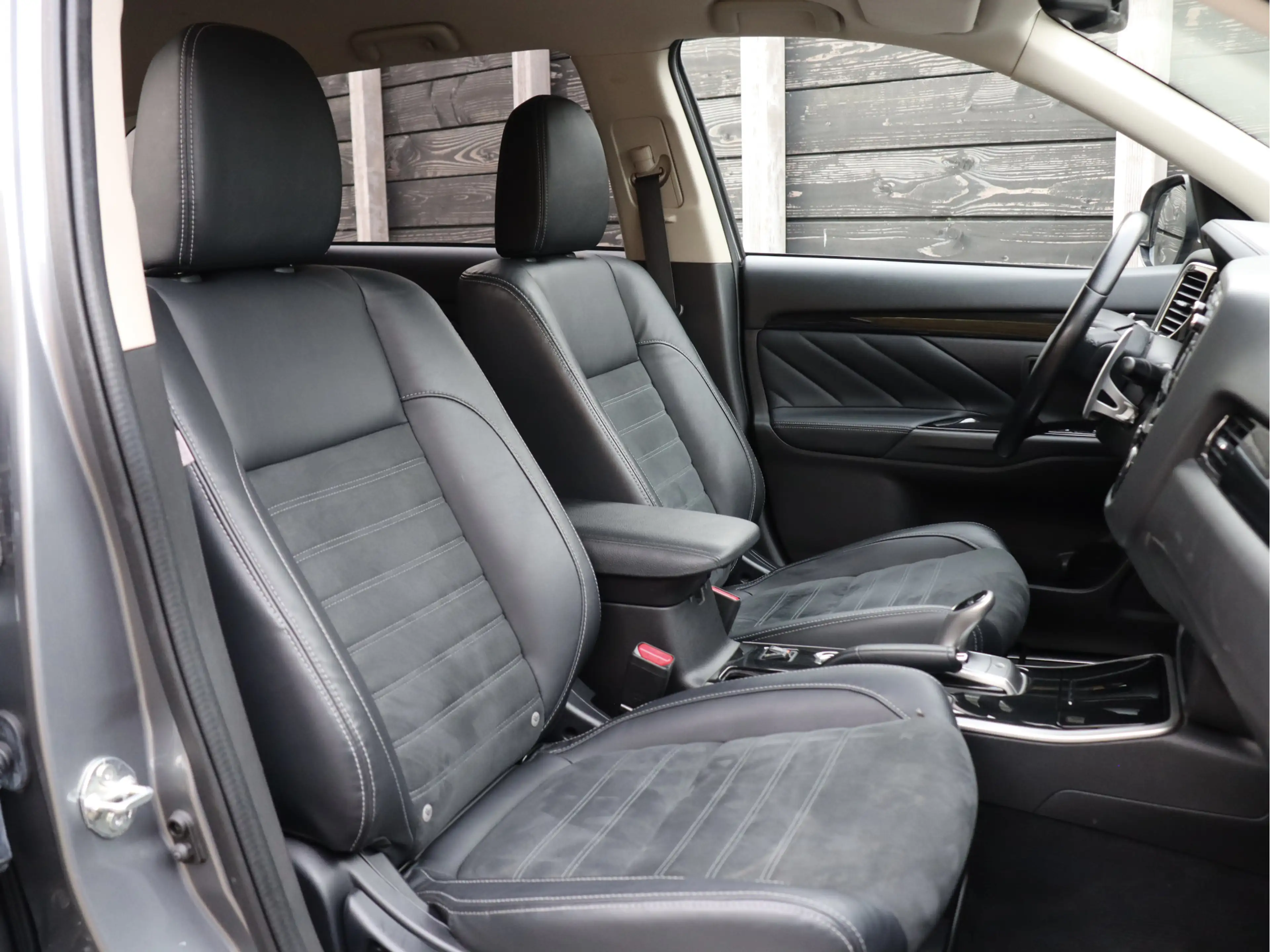 Mitsubishi Outlander 2.0 PHEV Executive Edition NL-auto | bullbar | 20 — photo 30