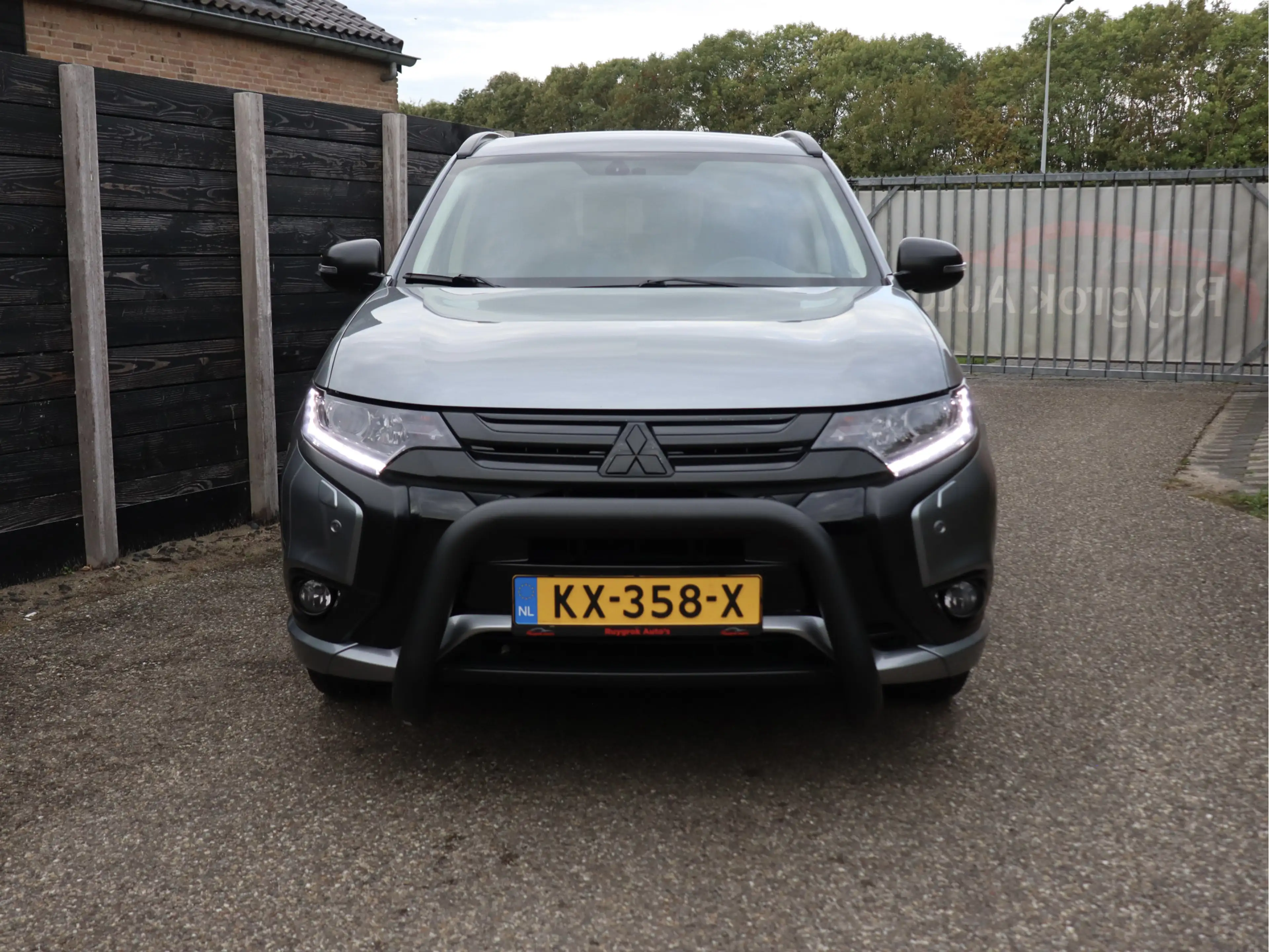 Mitsubishi Outlander 2.0 PHEV Executive Edition NL-auto | bullbar | 20 — photo 3
