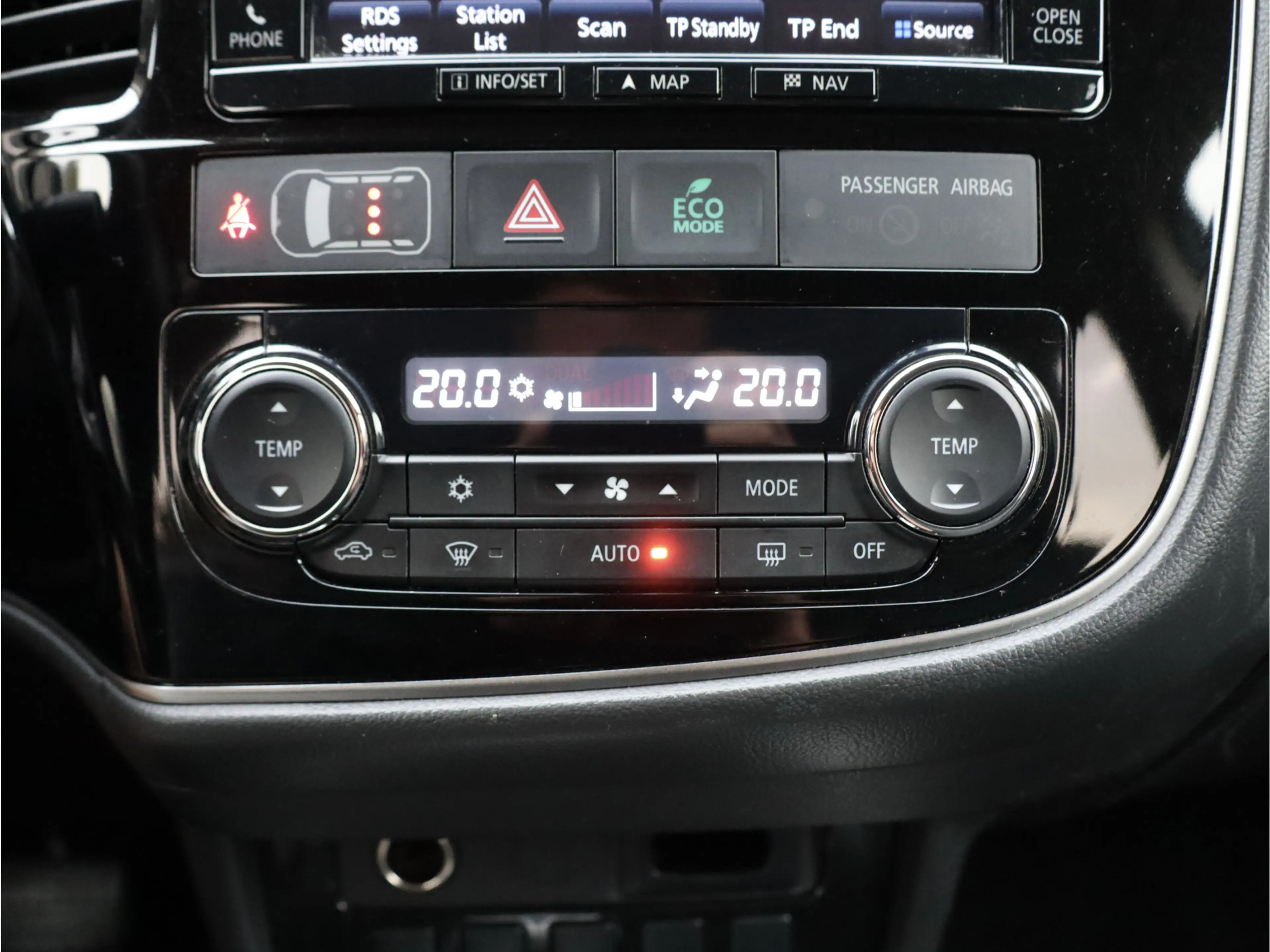 Mitsubishi Outlander 2.0 PHEV Executive Edition NL-auto | bullbar | 20 — photo 39