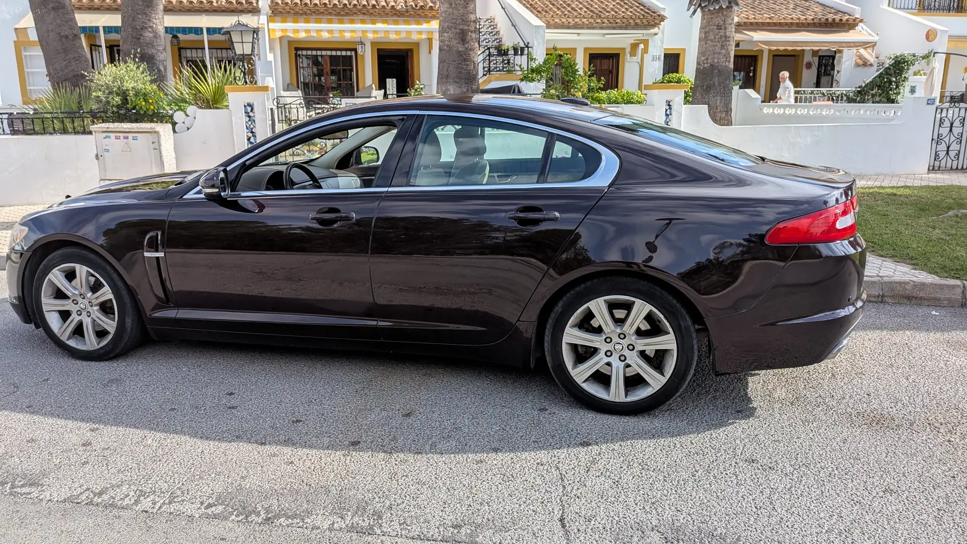 Jaguar XF XF 3.0 V6 Diesel Premium Luxury 240 premium Marrón - 2