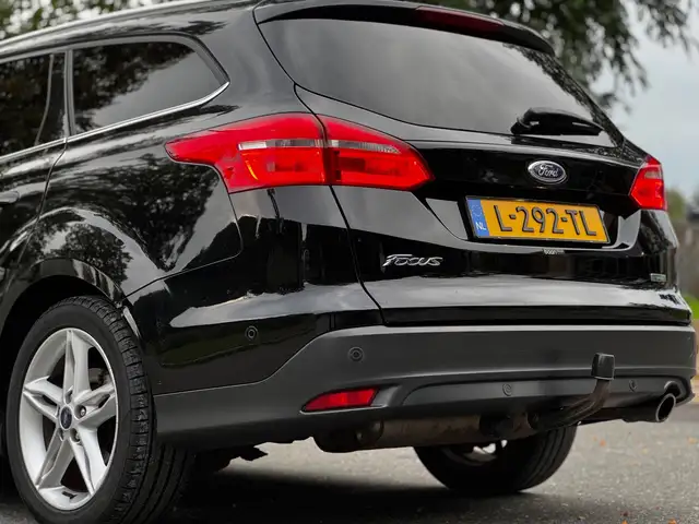 Ford Focus view 22