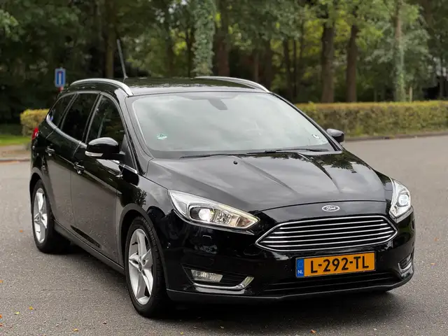 Ford Focus view 18