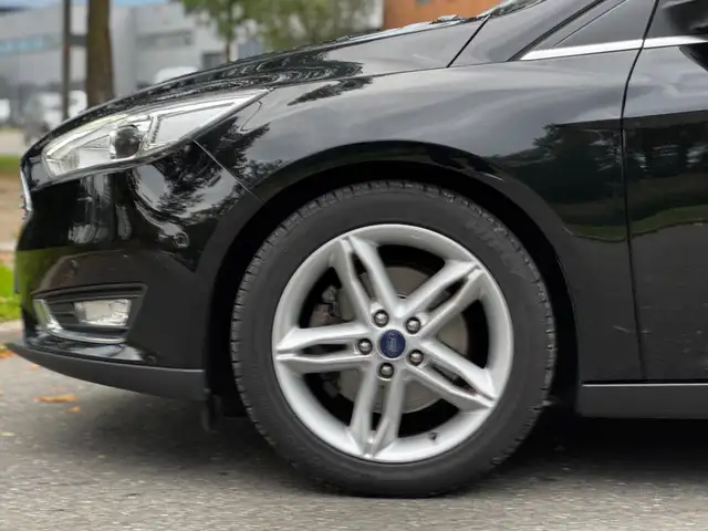 Ford Focus view 10