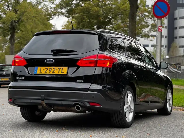Ford Focus view 16