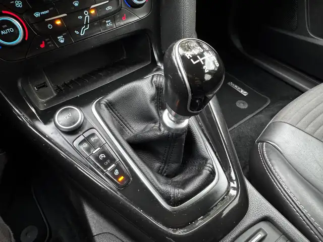Ford Focus view 29
